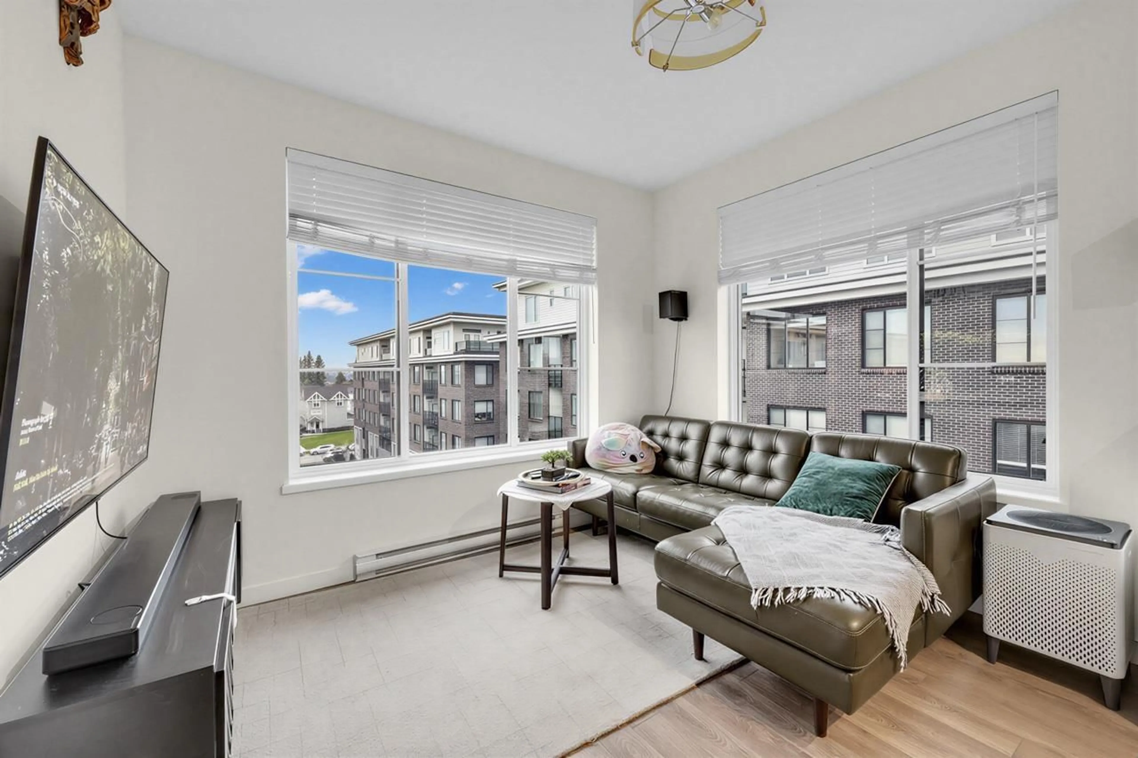 Living room with furniture, unknown for 516 - 15858 FRASER HIGHWAY, Surrey British Columbia V4N6X4