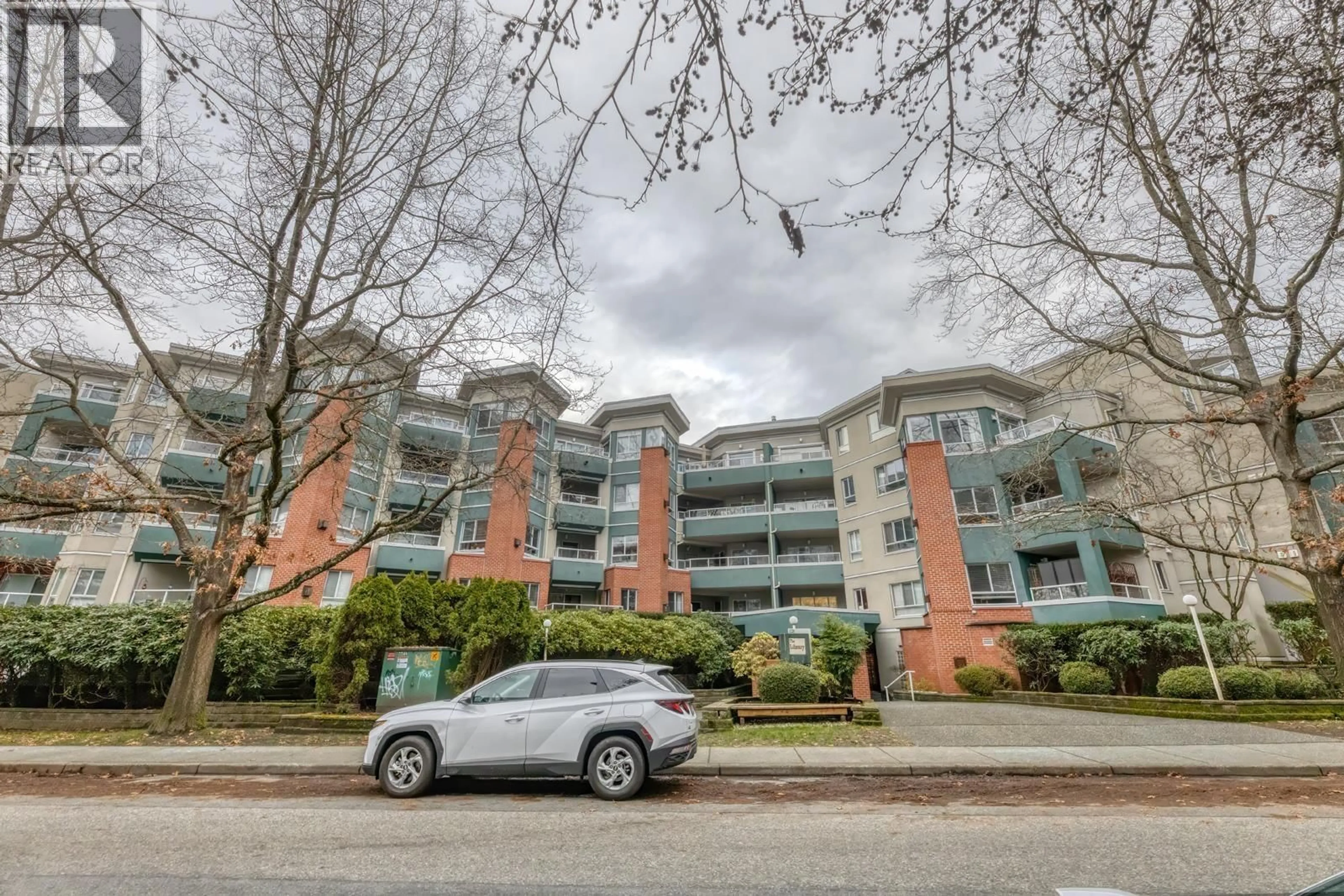 A pic from outside/outdoor area/front of a property/back of a property/a pic from drone, street for 311 - 128 8TH STREET, North Vancouver British Columbia V7M3M1