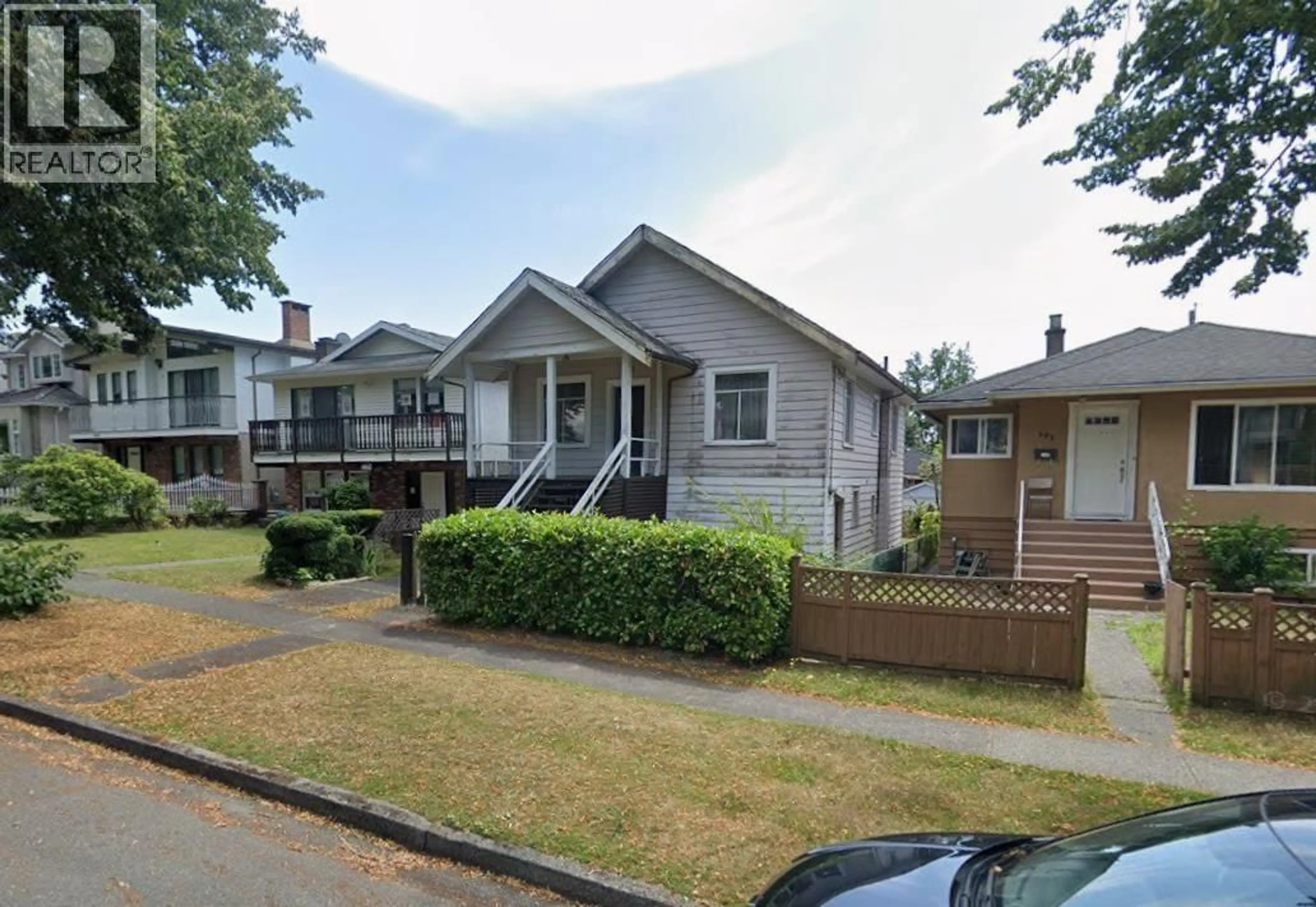 A pic from outside/outdoor area/front of a property/back of a property/a pic from drone, street for 456 46TH AVENUE, Vancouver British Columbia V5W1Z9
