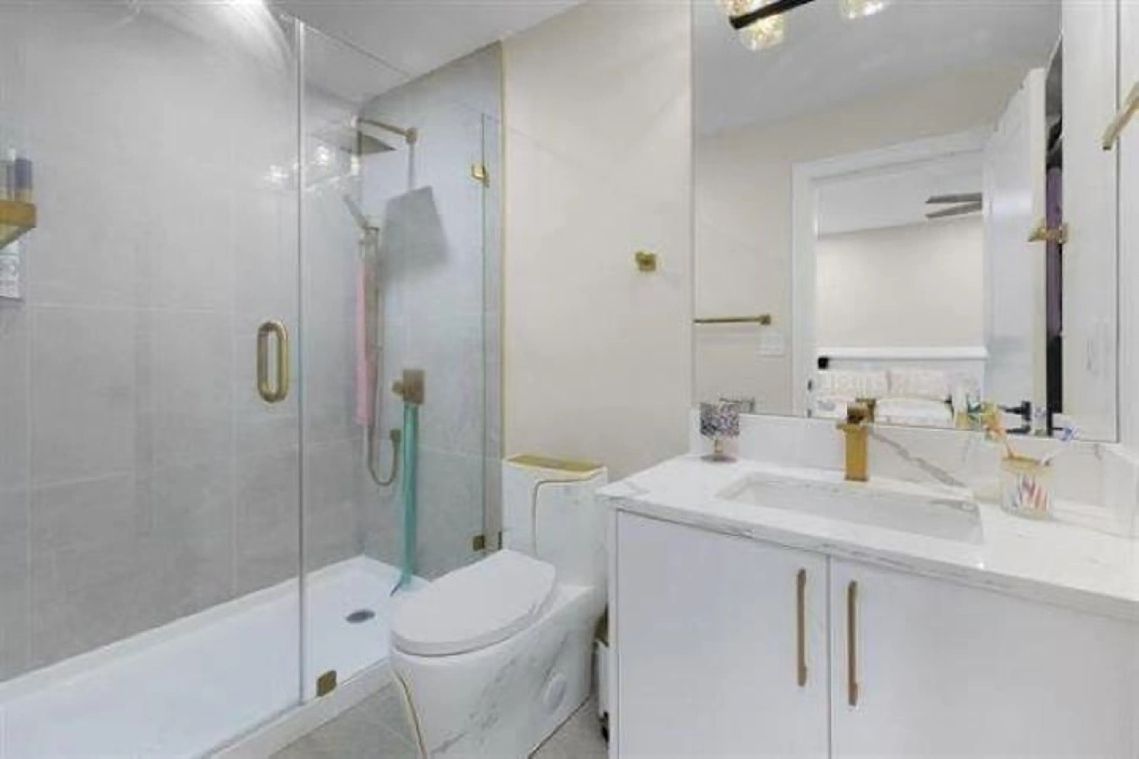 Standard bathroom, unknown for 18244 54 AVENUE, Surrey British Columbia V3S7Z1