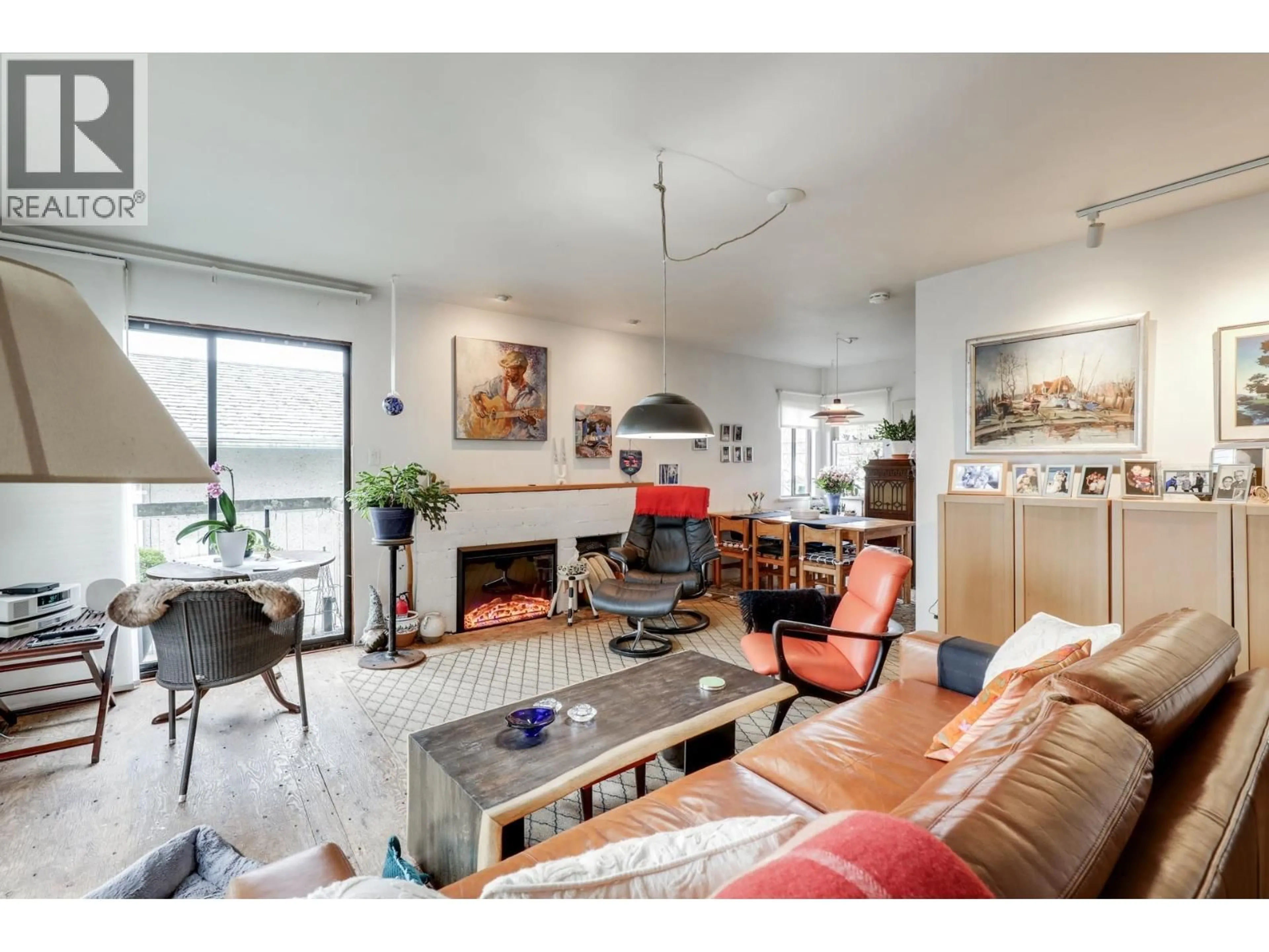 Living room with furniture, unknown for 428 7TH STREET, North Vancouver British Columbia V7L1R9