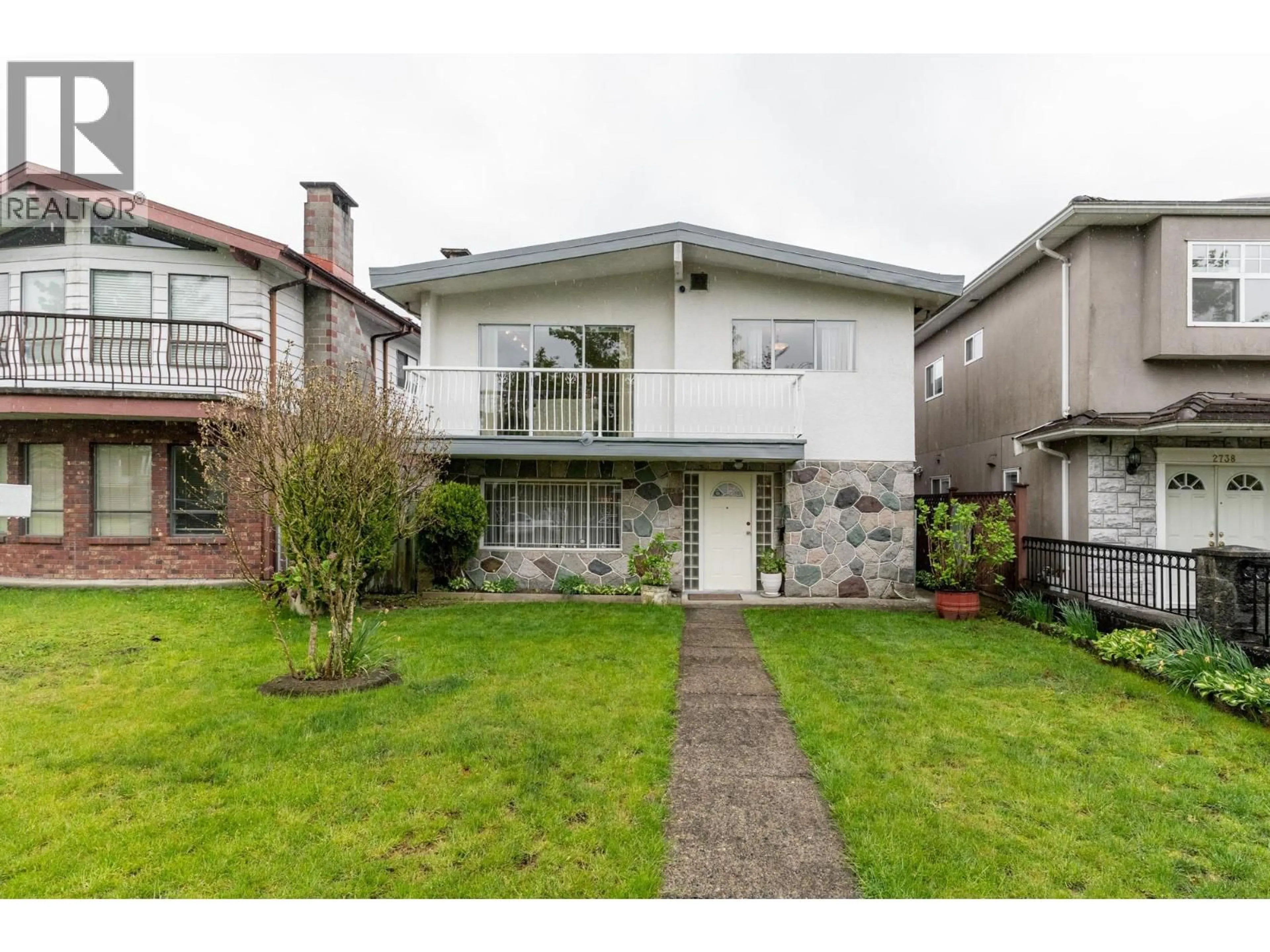 Home with vinyl exterior material, street for 2740 2ND AVENUE, Vancouver British Columbia V5M1E1