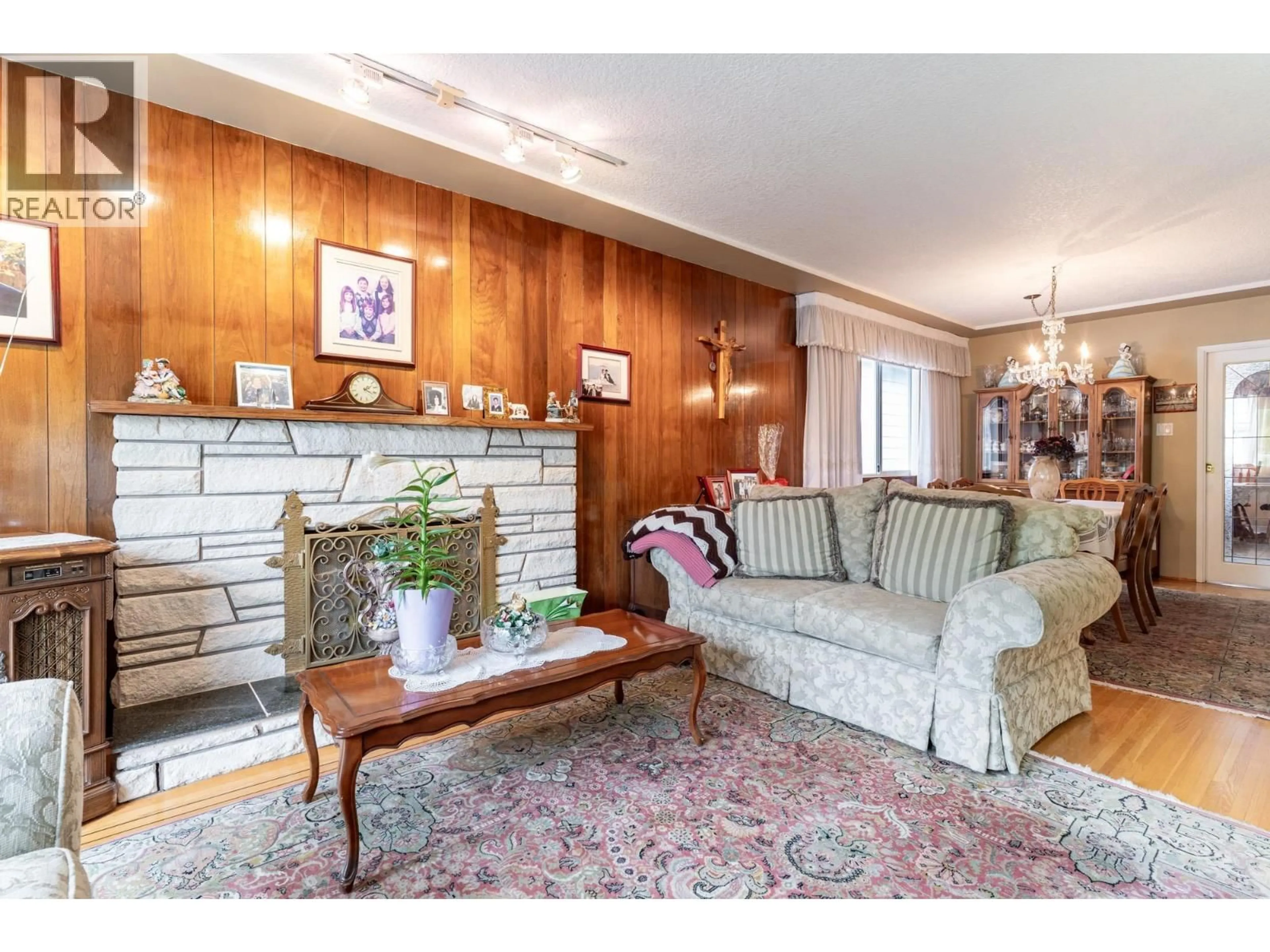 Living room with furniture, wood/laminate floor for 2740 2ND AVENUE, Vancouver British Columbia V5M1E1