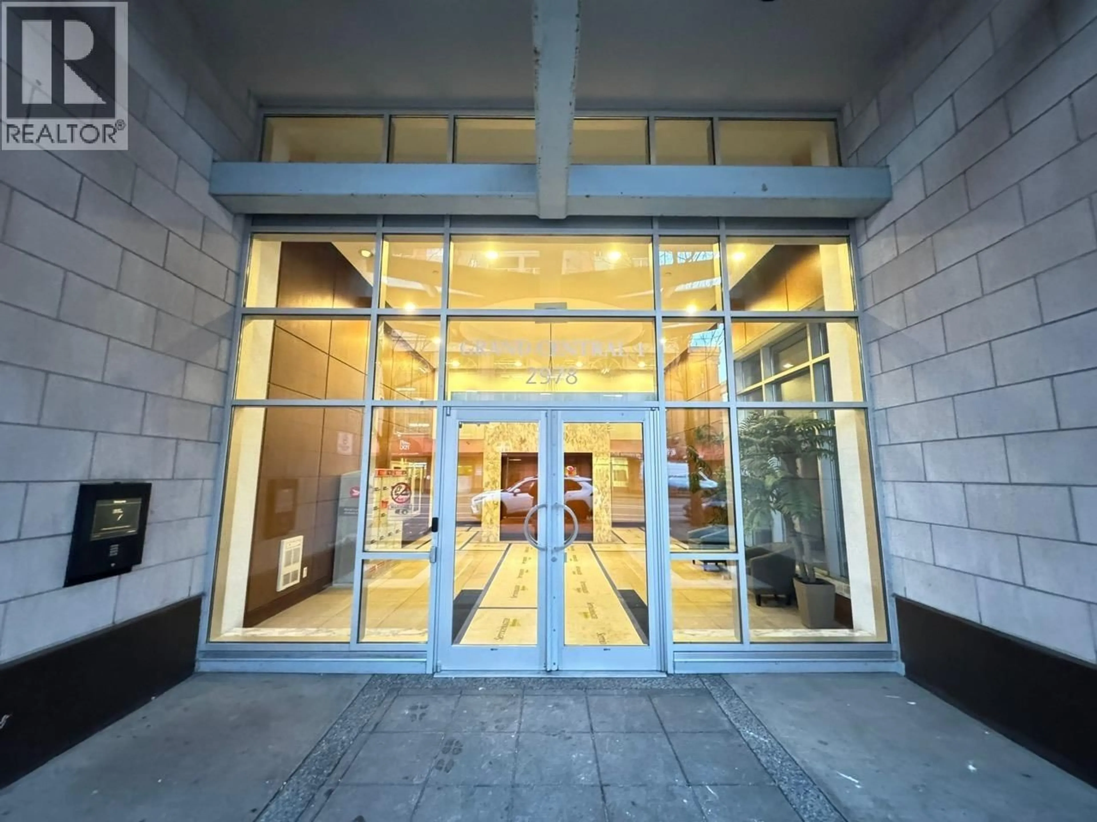 Indoor foyer for 1803 - 2978 GLEN DRIVE, Coquitlam British Columbia V3B0C3