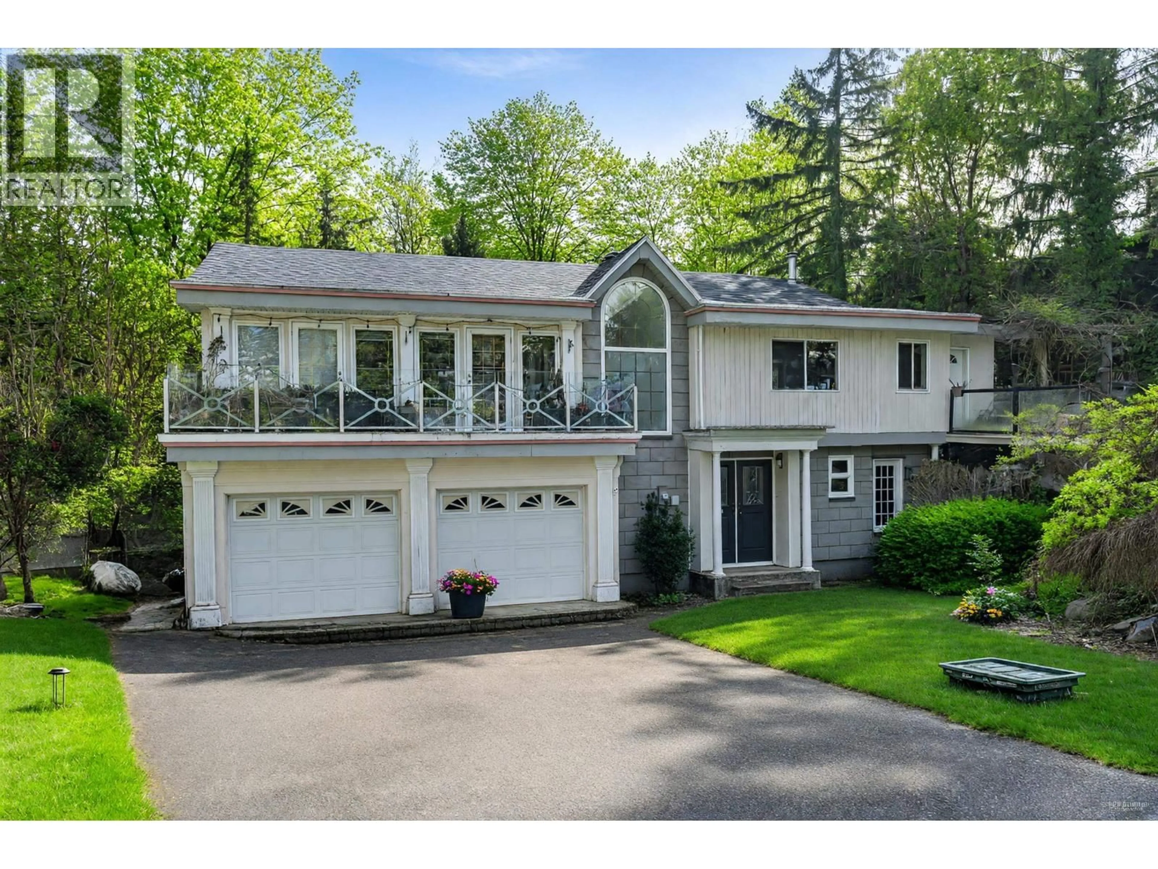 Home with vinyl exterior material, street for 4621 WOODBURN PLACE, West Vancouver British Columbia V7S2W8