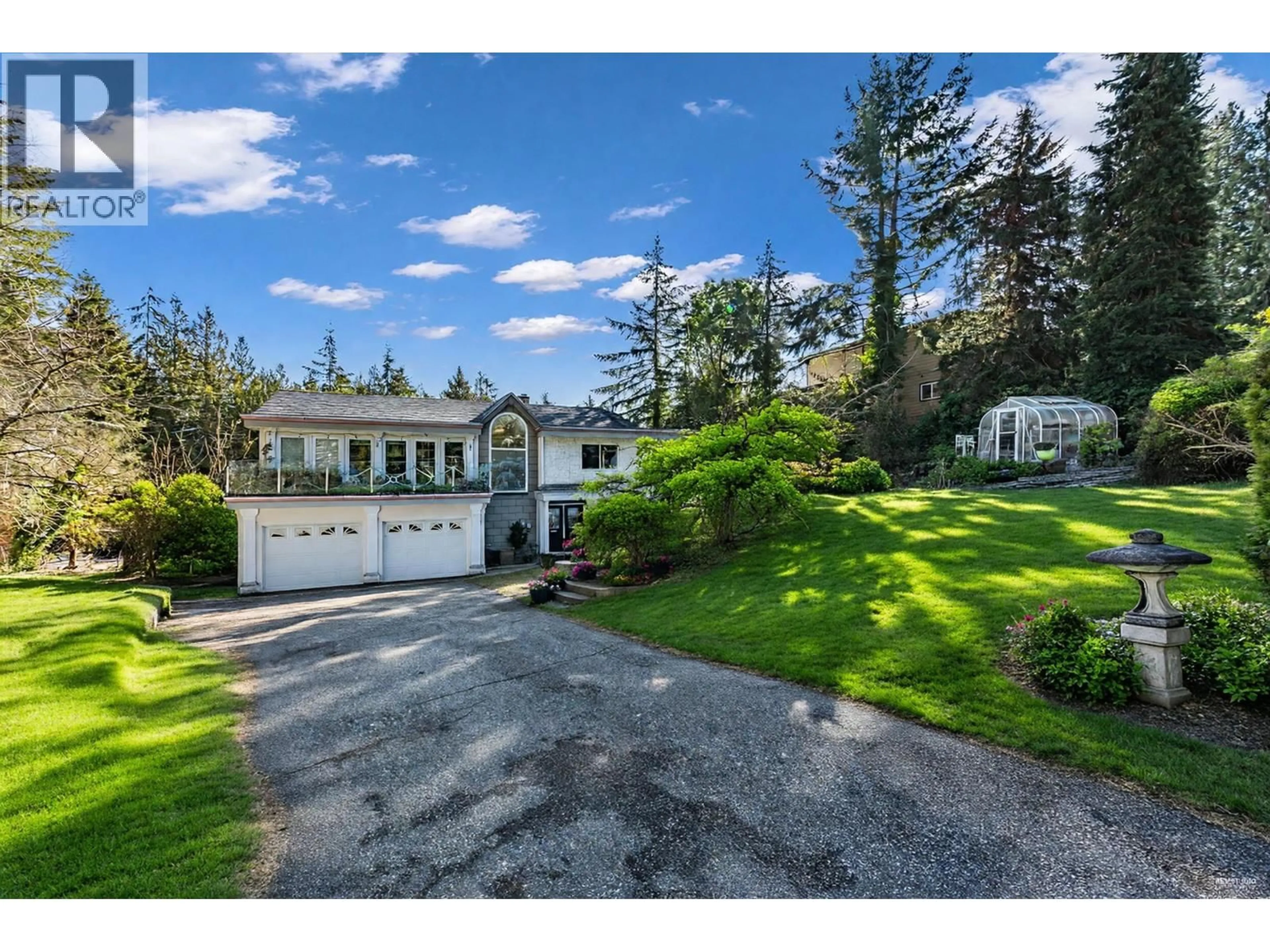 A pic from outside/outdoor area/front of a property/back of a property/a pic from drone, unknown for 4621 WOODBURN PLACE, West Vancouver British Columbia V7S2W8