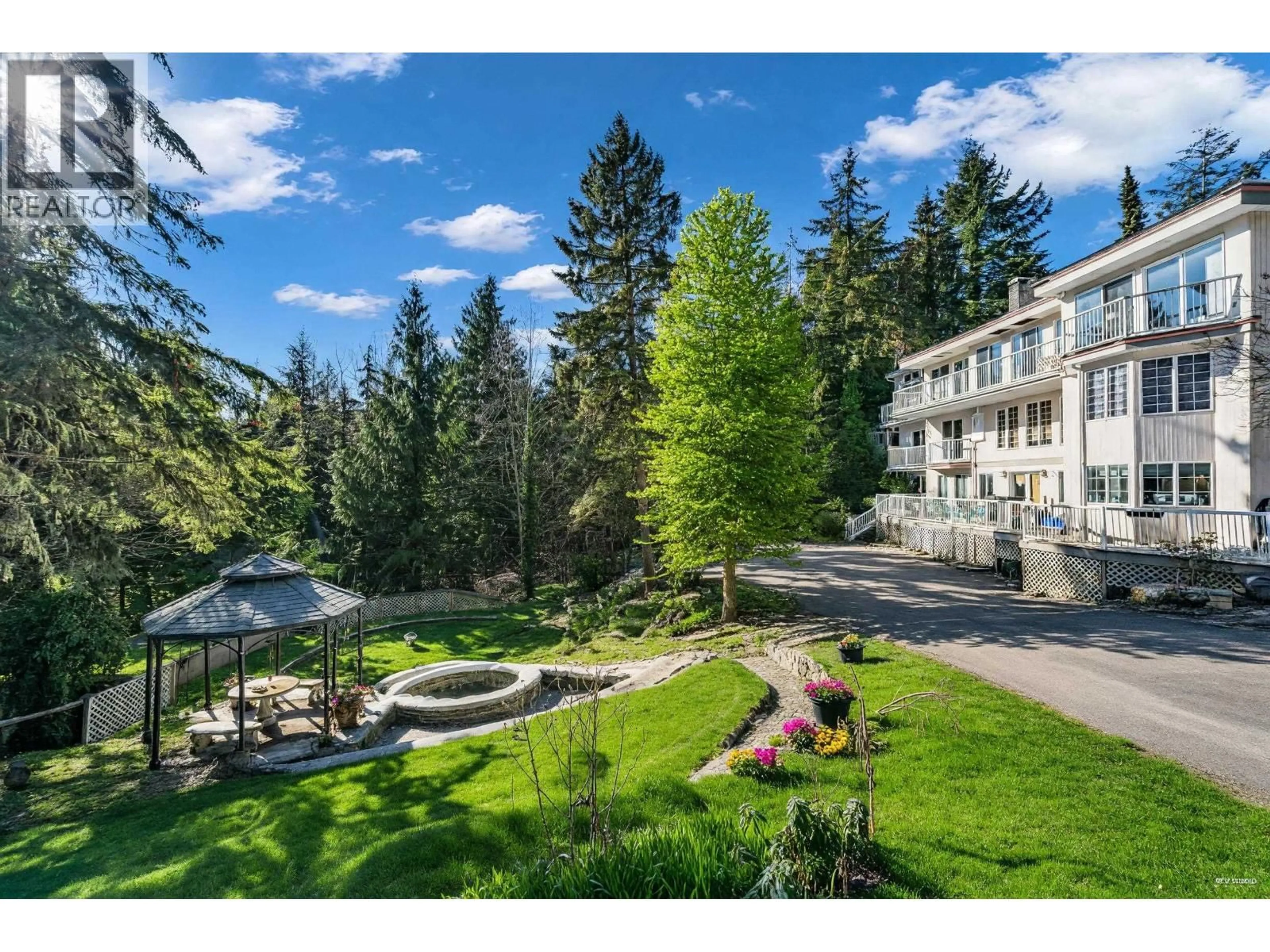 A pic from outside/outdoor area/front of a property/back of a property/a pic from drone, unknown for 4621 WOODBURN PLACE, West Vancouver British Columbia V7S2W8