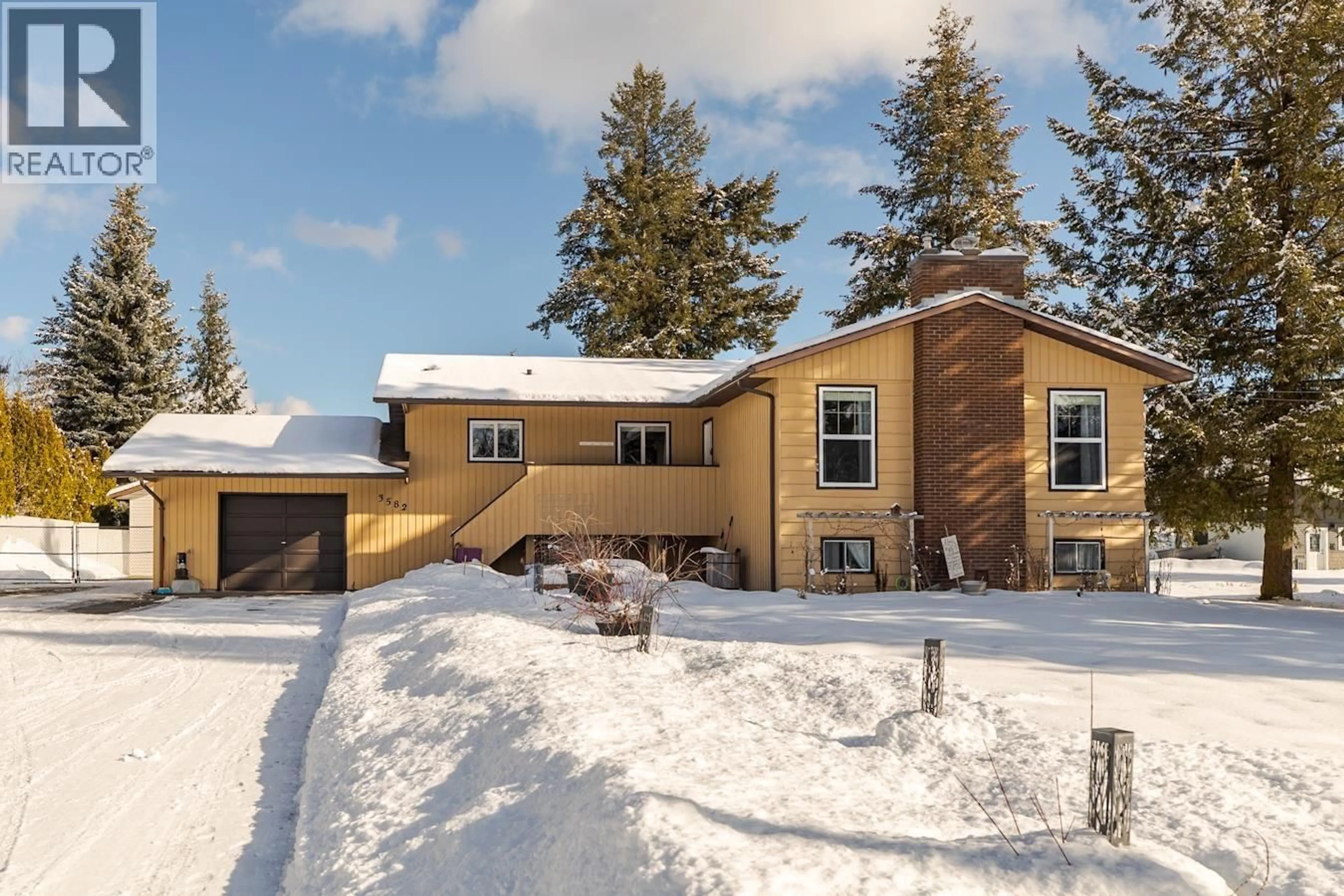 A pic from outside/outdoor area/front of a property/back of a property/a pic from drone, street for 3582 ROSIA ROAD, Prince George British Columbia V2K4Y6