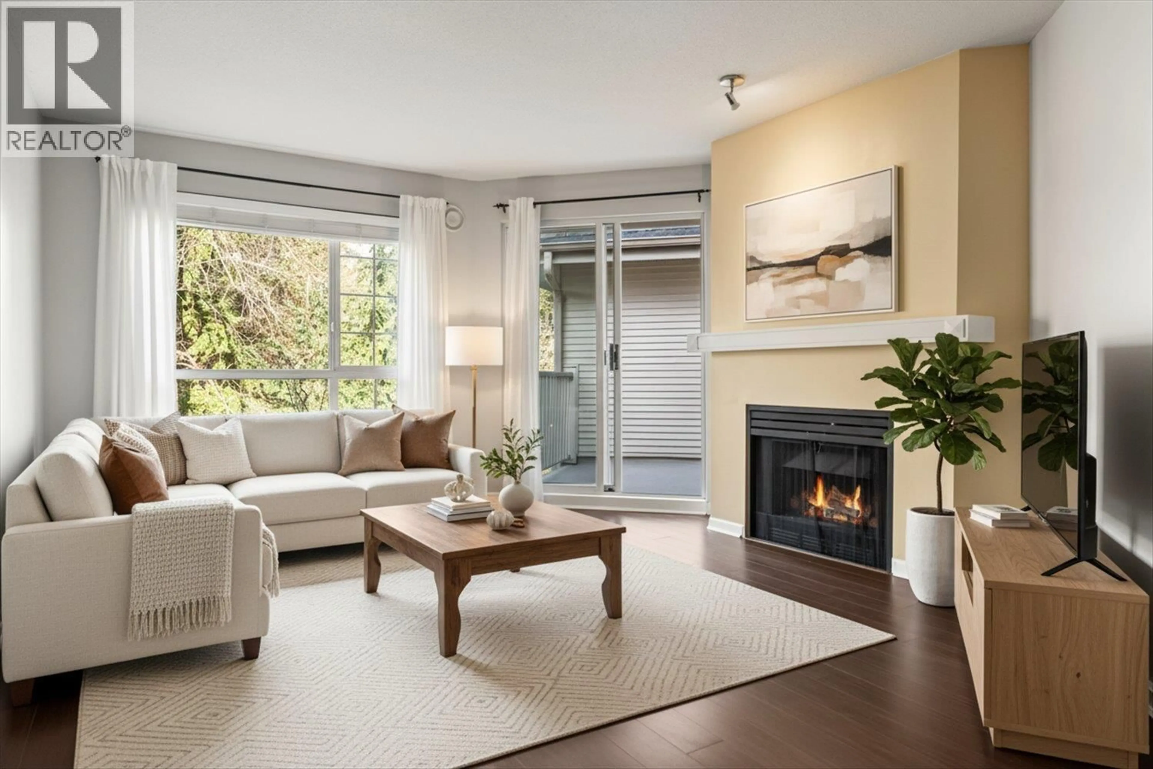 Living room with furniture, unknown for 418 - 1242 TOWN CENTRE BOULEVARD, Coquitlam British Columbia V3B7R6