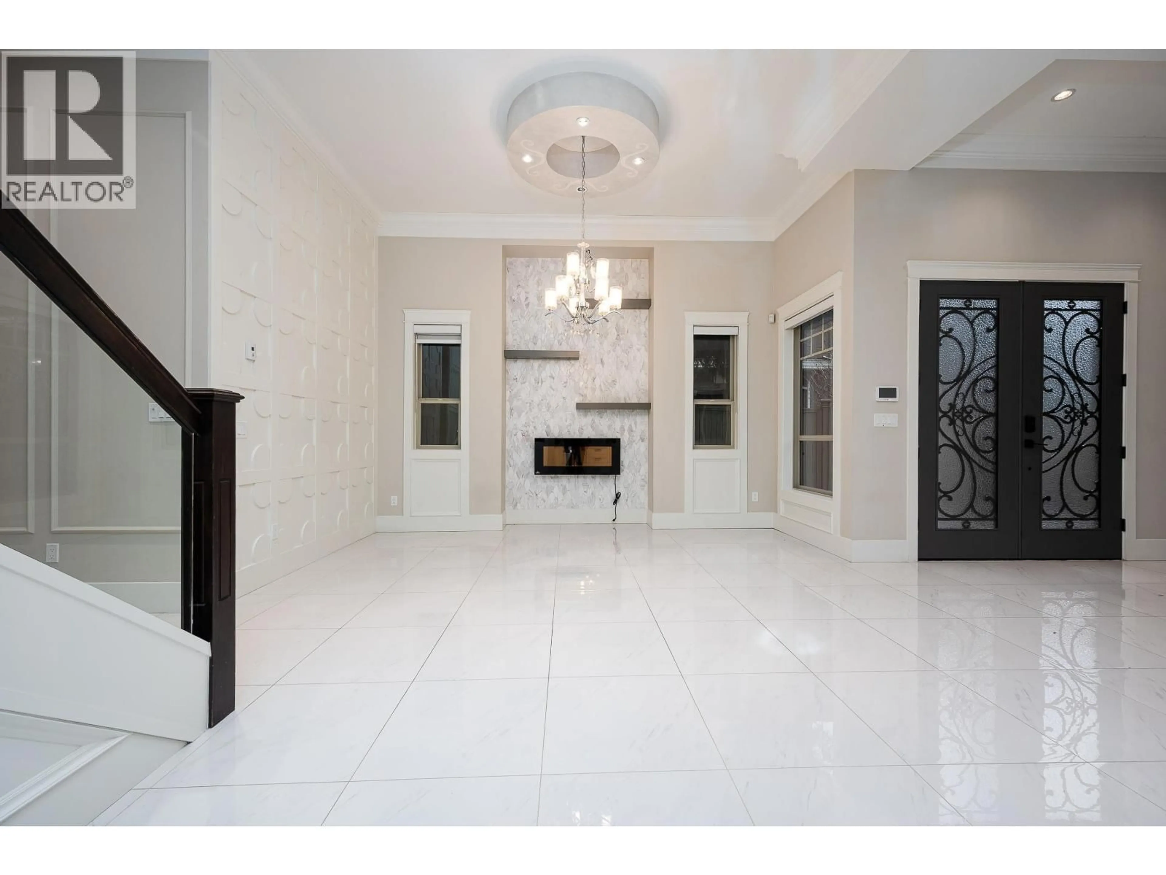 Indoor foyer for 8980 HEATHER STREET, Richmond British Columbia V6Y2R8