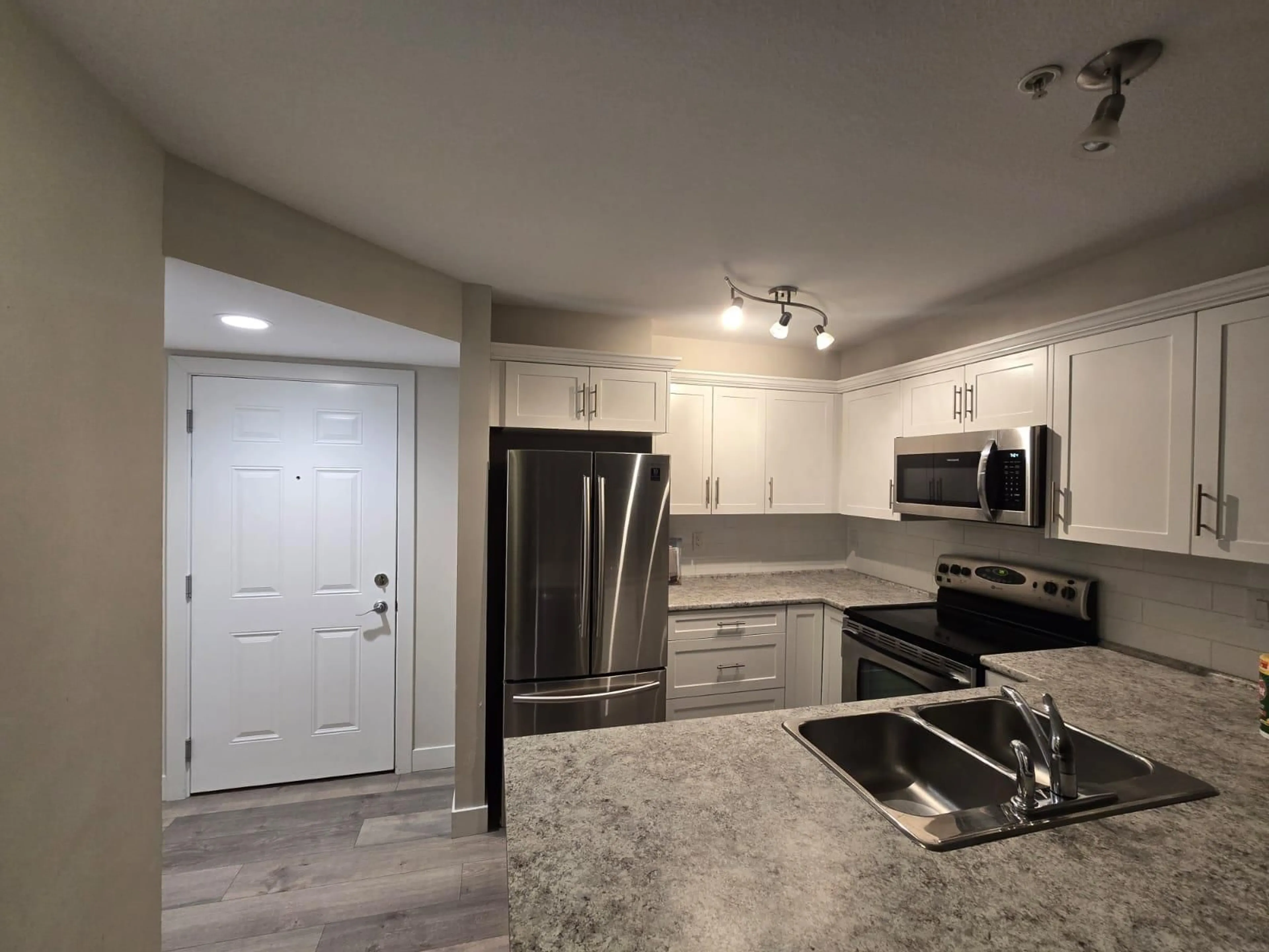 Open concept kitchen, unknown for 213 - 9422 VICTOR STREET, Chilliwack British Columbia V2P0B8