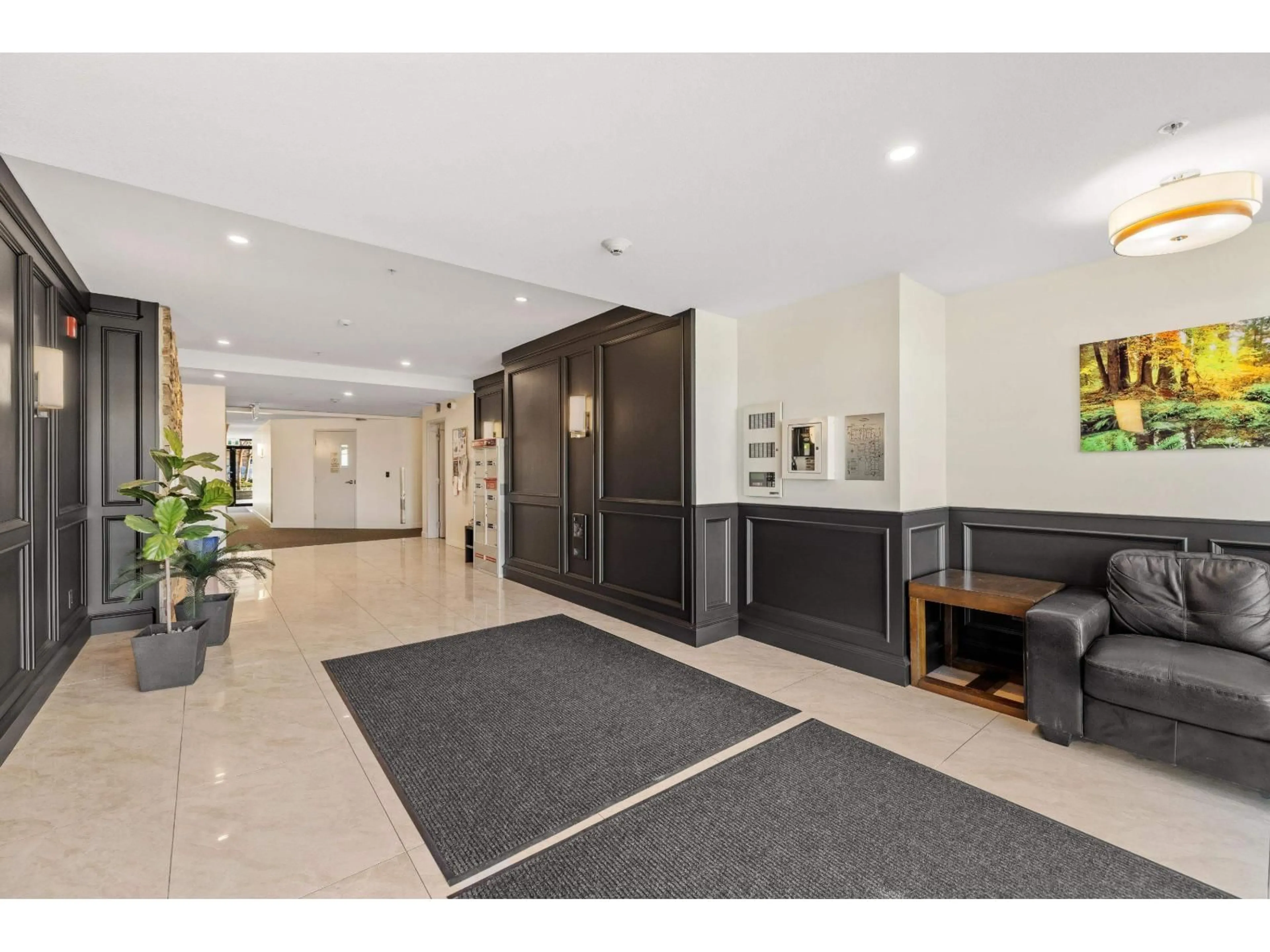 Lobby for 114 - 2860 TRETHEWEY STREET, Abbotsford British Columbia V2T0G5