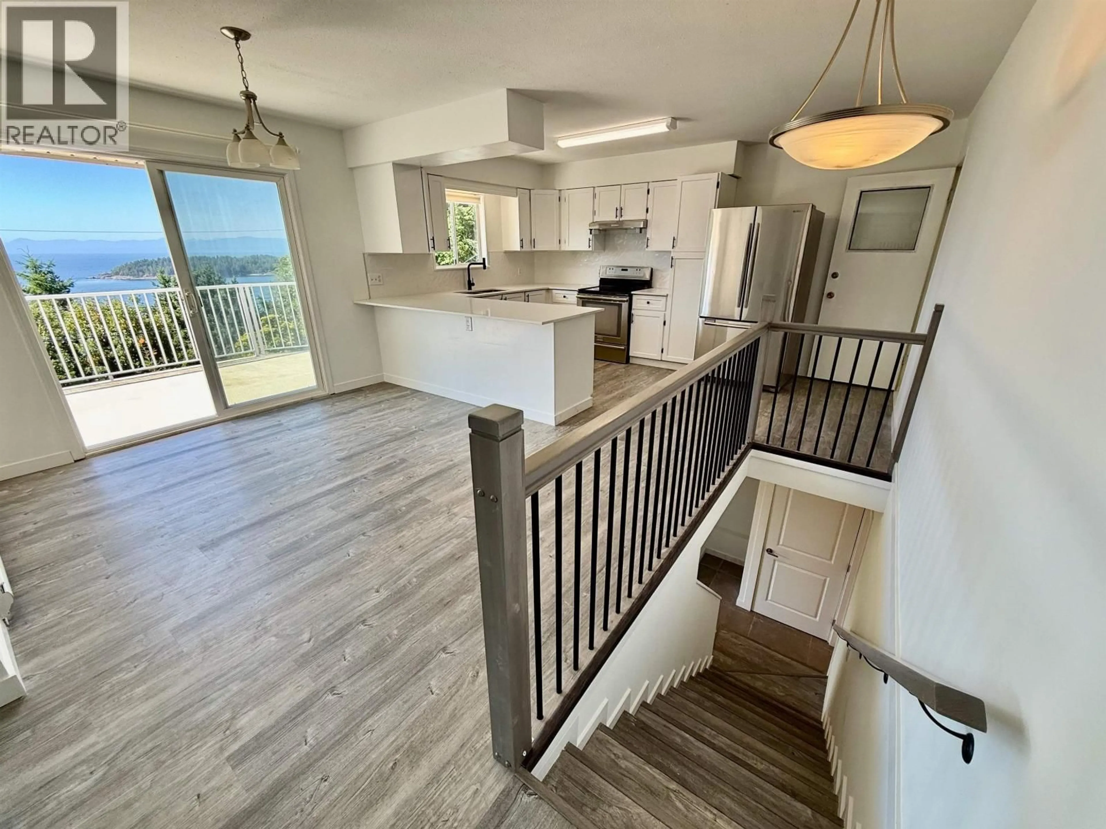 Open concept kitchen, unknown for 6472 JASPER ROAD, Sechelt British Columbia V7Z0S6