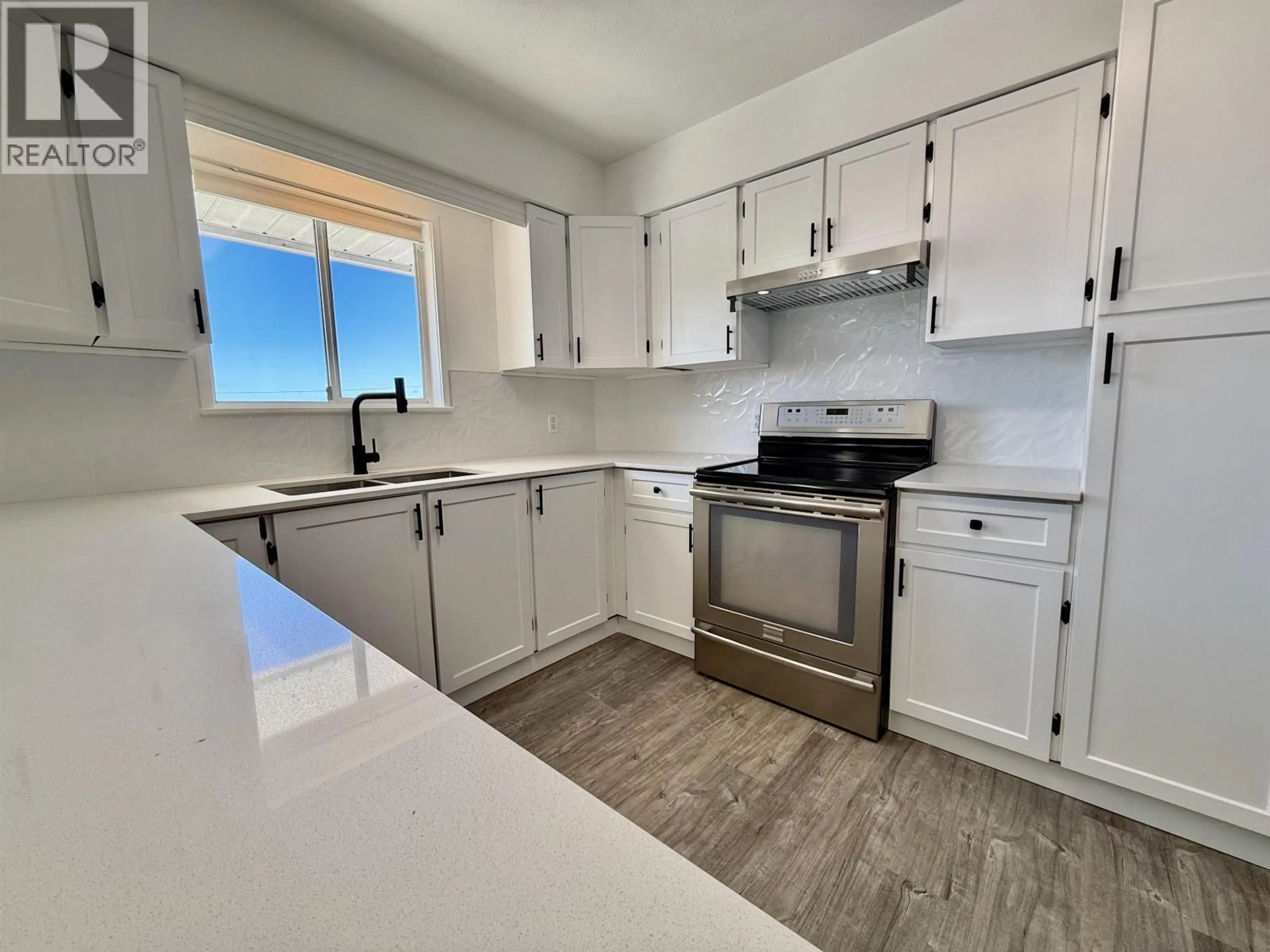 Standard kitchen, unknown for 6472 JASPER ROAD, Sechelt British Columbia V7Z0S6