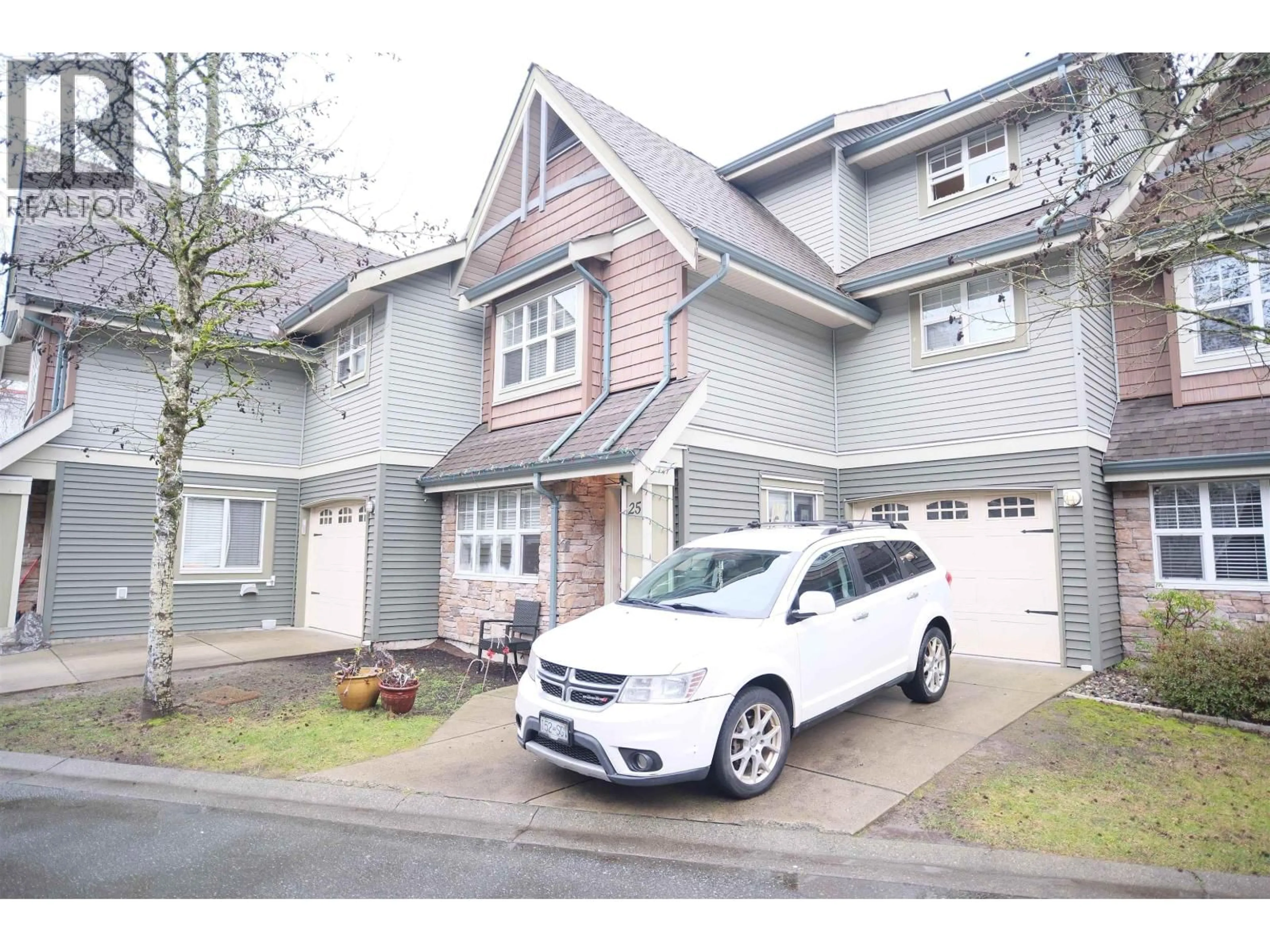 A pic from outside/outdoor area/front of a property/back of a property/a pic from drone, street for 25 - 22977 116 AVENUE, Maple Ridge British Columbia V2X9A8