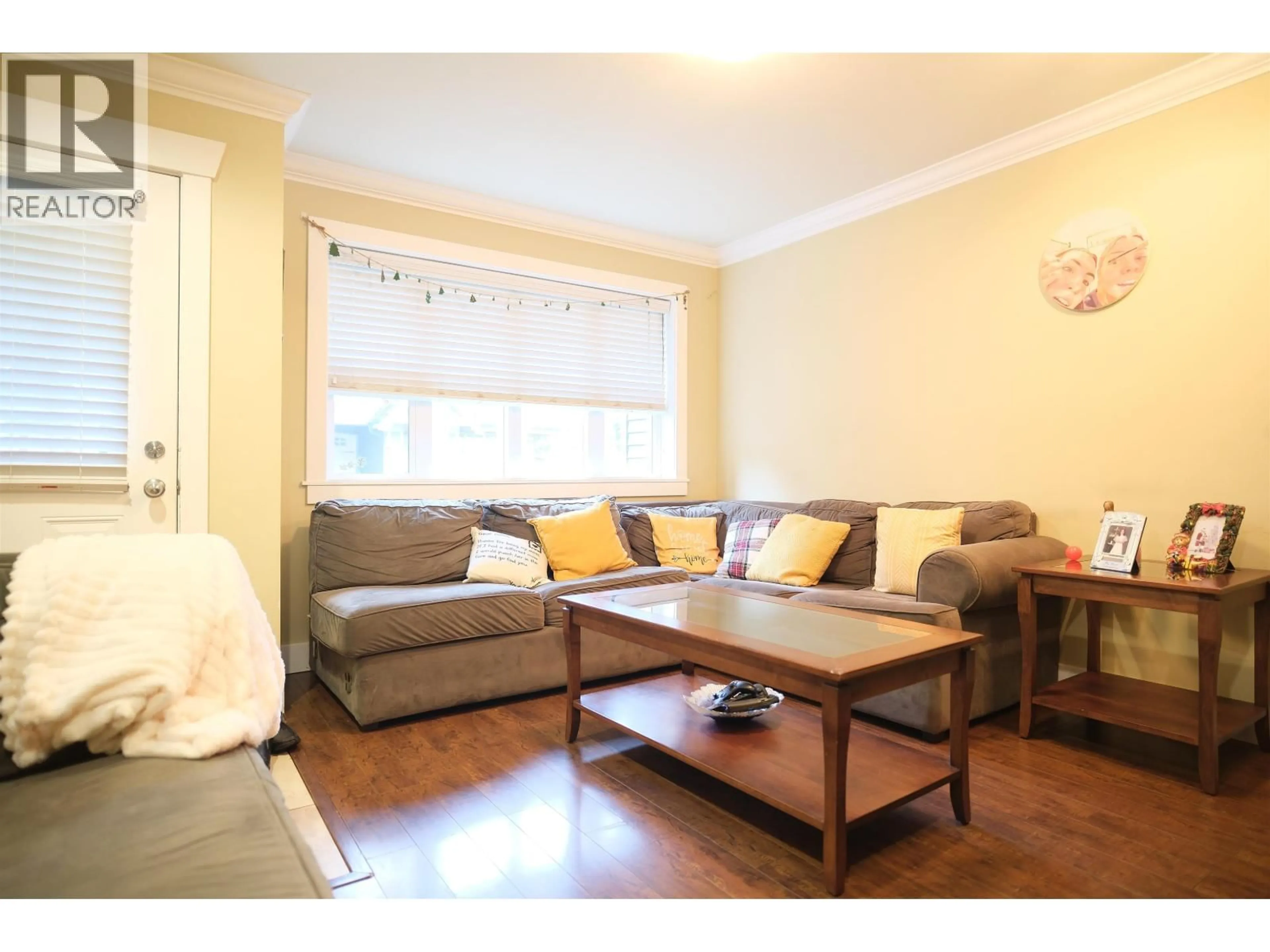 Living room with furniture, wood/laminate floor for 25 - 22977 116 AVENUE, Maple Ridge British Columbia V2X9A8