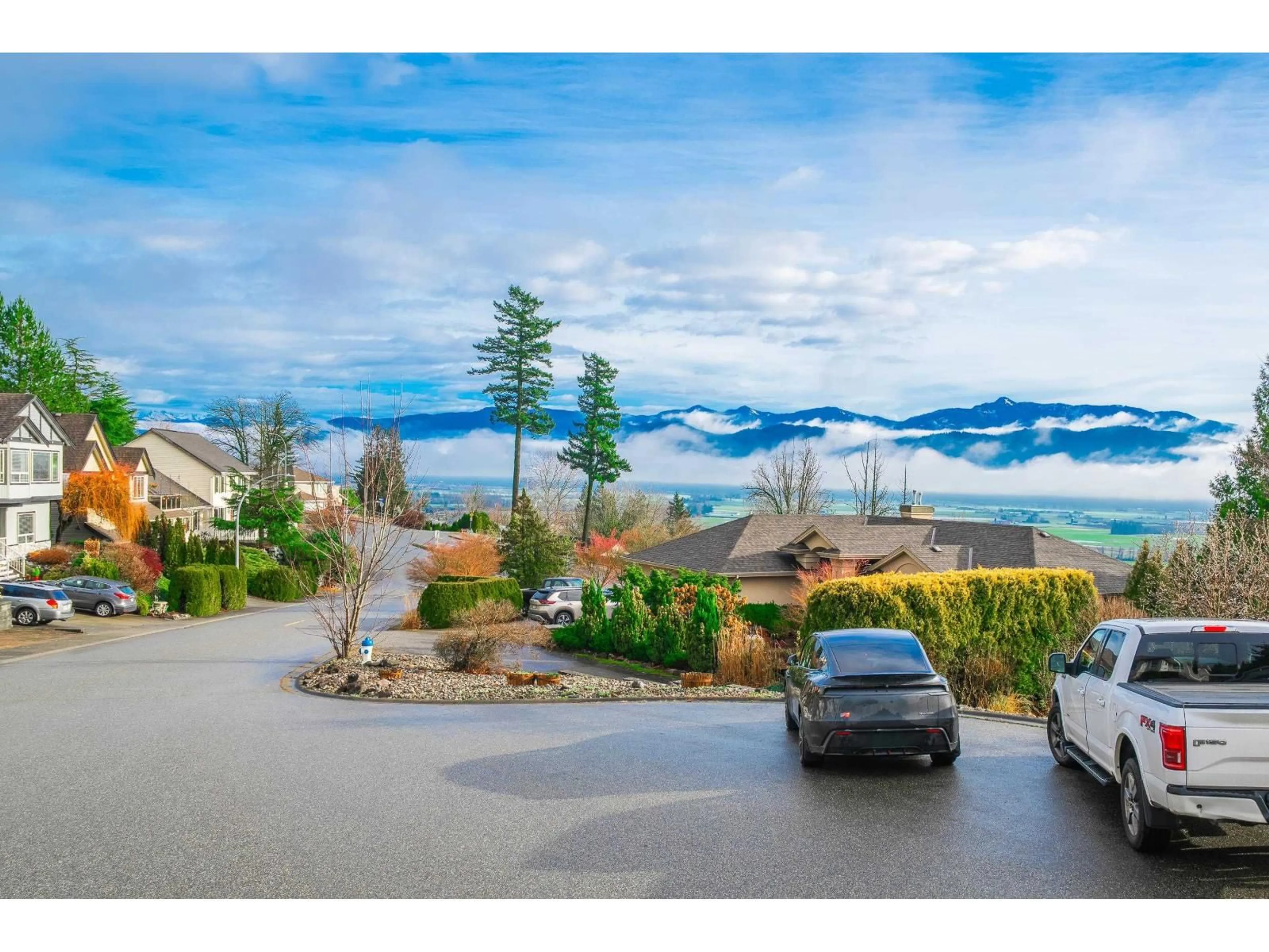 A pic from outside/outdoor area/front of a property/back of a property/a pic from drone, mountain view for 36010 SPYGLASS COURT, Abbotsford British Columbia V3G2W7