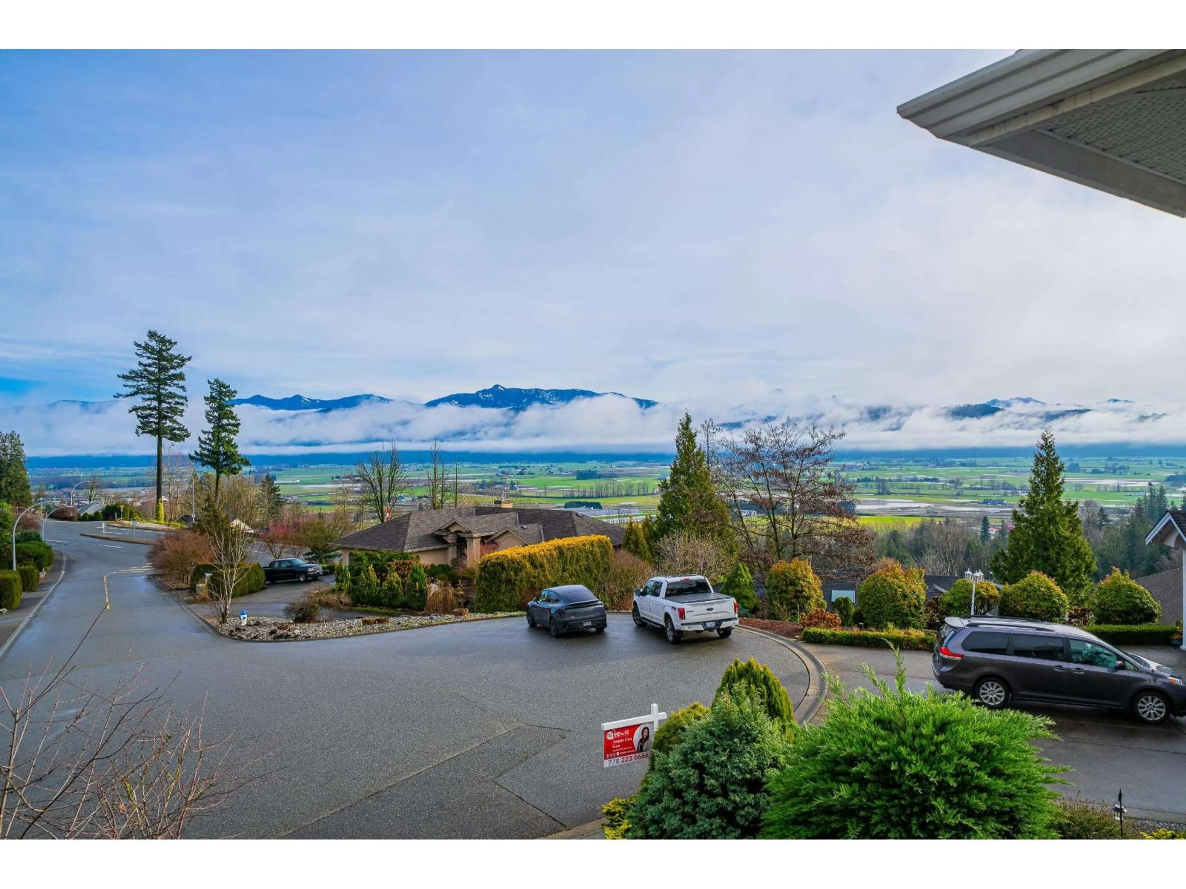 A pic from outside/outdoor area/front of a property/back of a property/a pic from drone, mountain view for 36010 SPYGLASS COURT, Abbotsford British Columbia V3G2W7