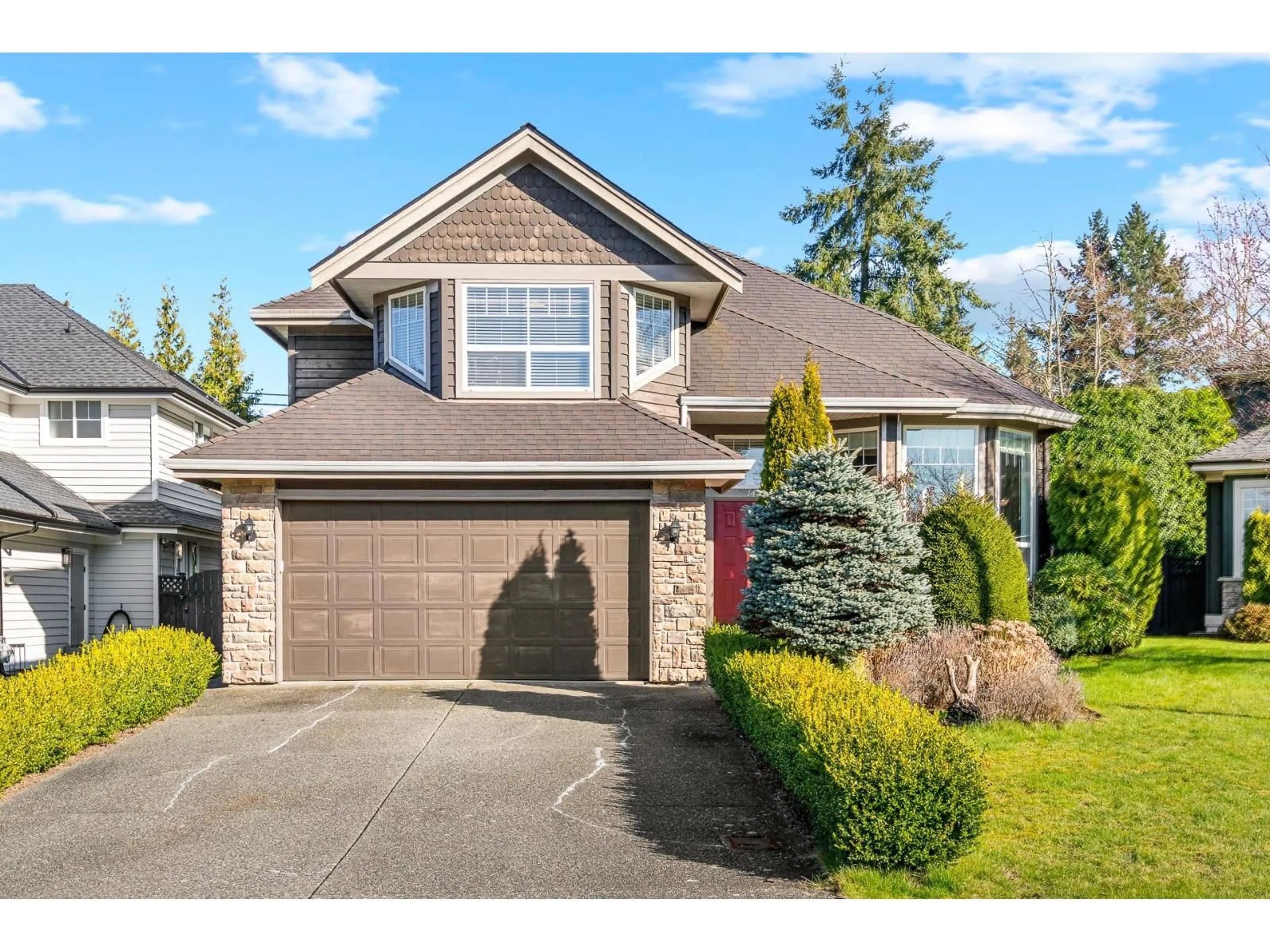 Home with vinyl exterior material, street for 14788 31 AVENUE, Surrey British Columbia V4P3E7