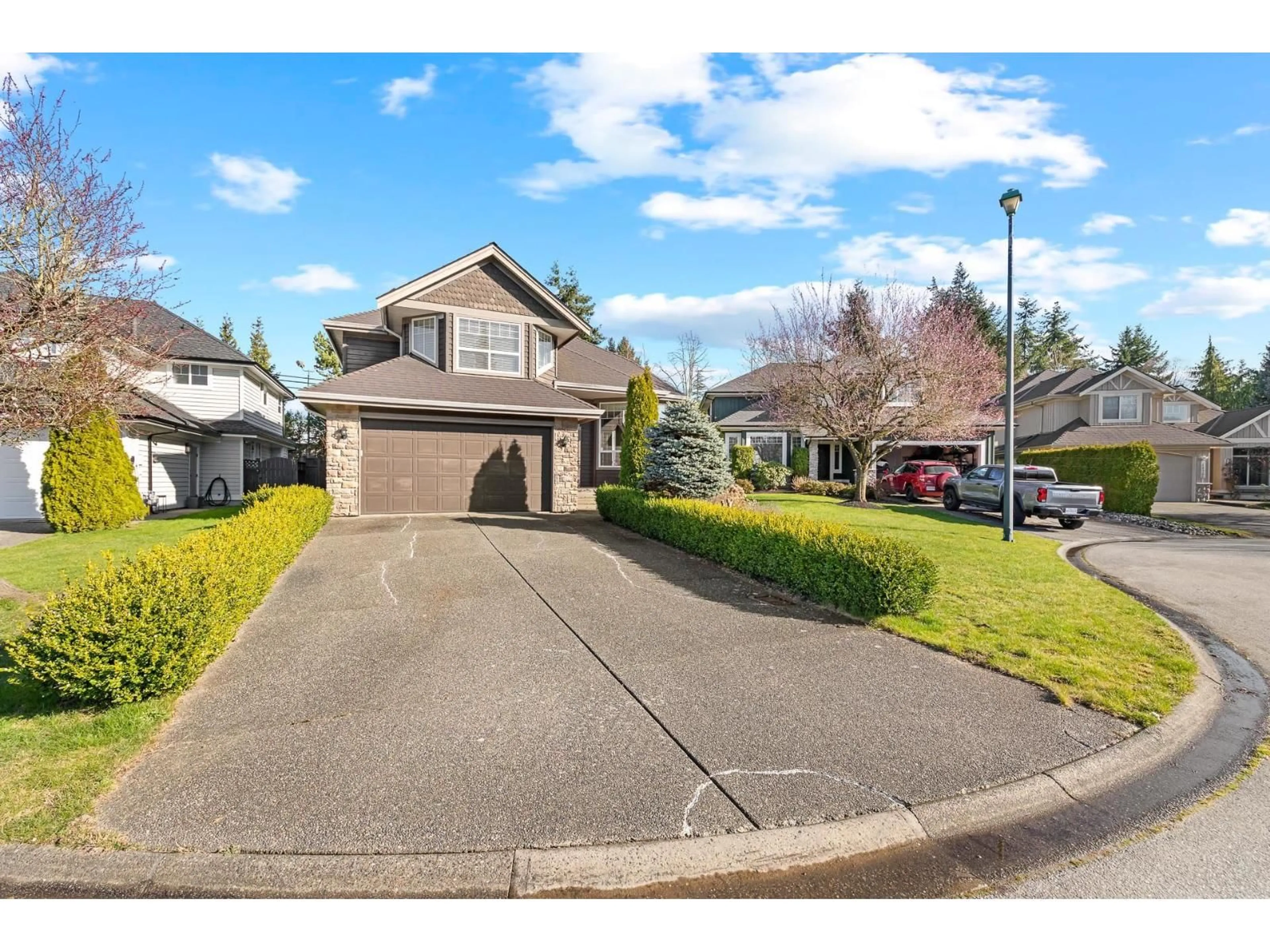 A pic from outside/outdoor area/front of a property/back of a property/a pic from drone, street for 14788 31 AVENUE, Surrey British Columbia V4P3E7