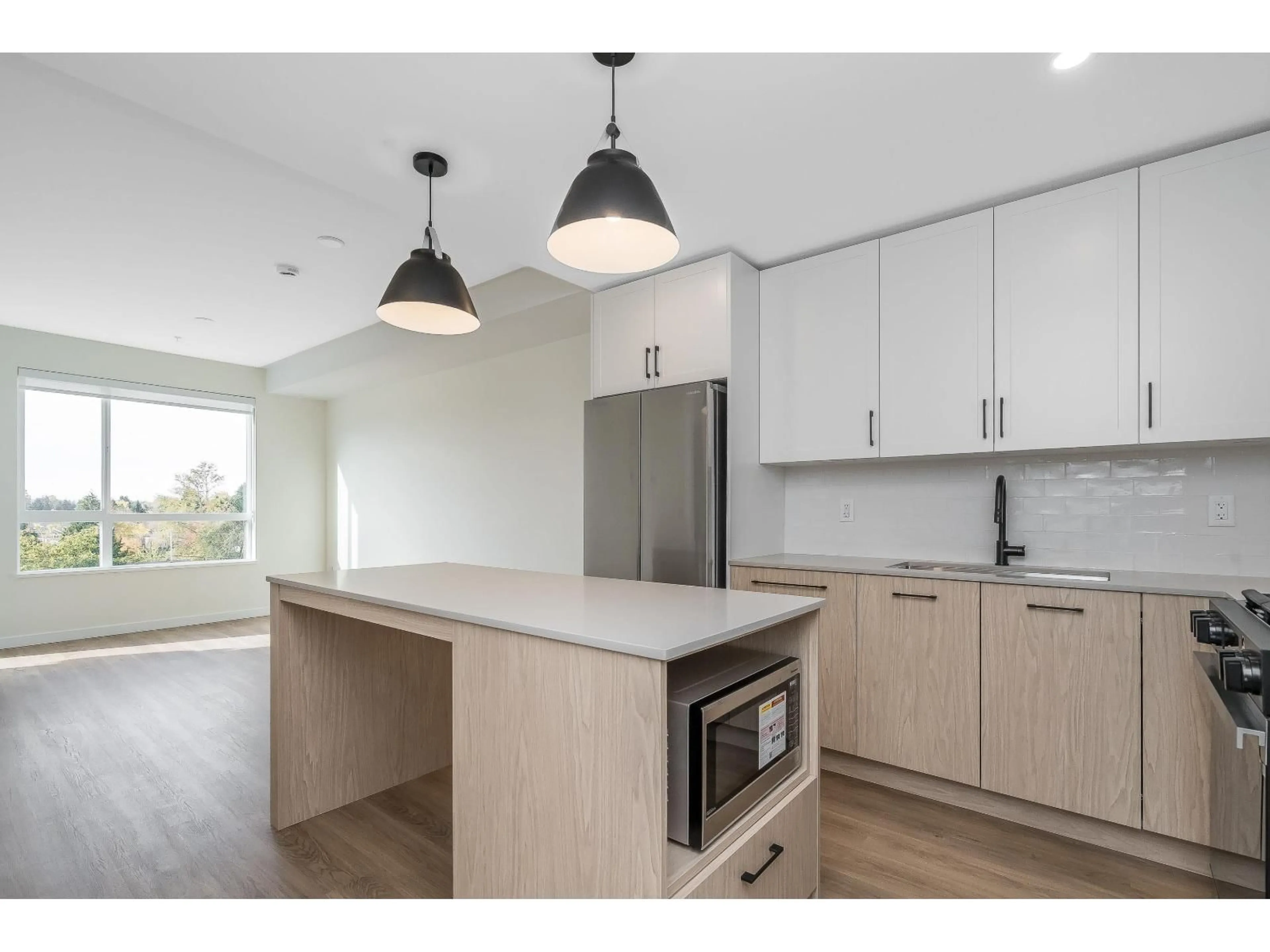Open concept kitchen, wood/laminate floor for 401 - 27215 ALDERGROVE TOWN CENTRE DRIVE, Langley British Columbia V4W3N7