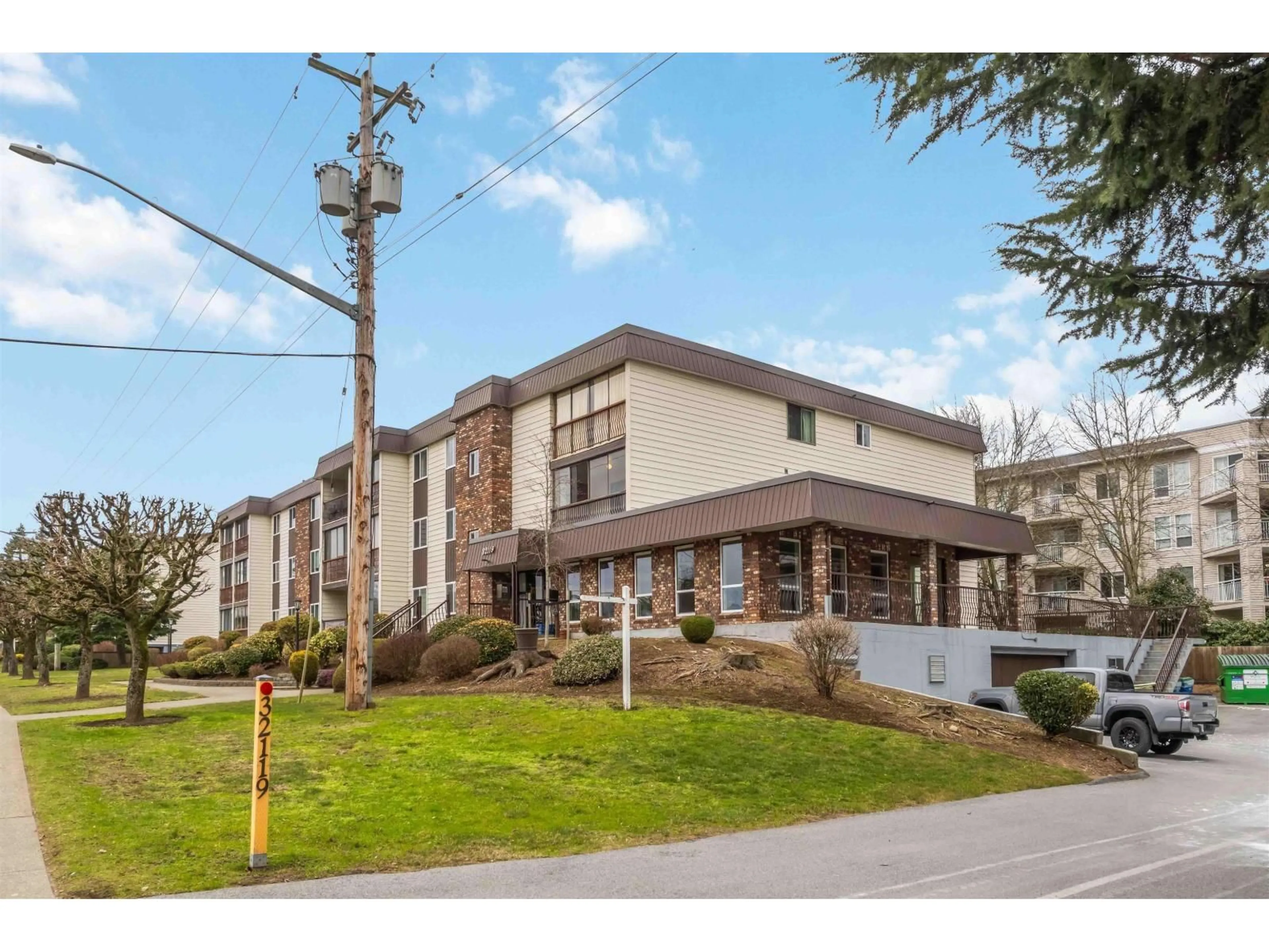 Patio, unknown for 201 - 32119 OLD YALE ROAD, Abbotsford British Columbia V2T2C8