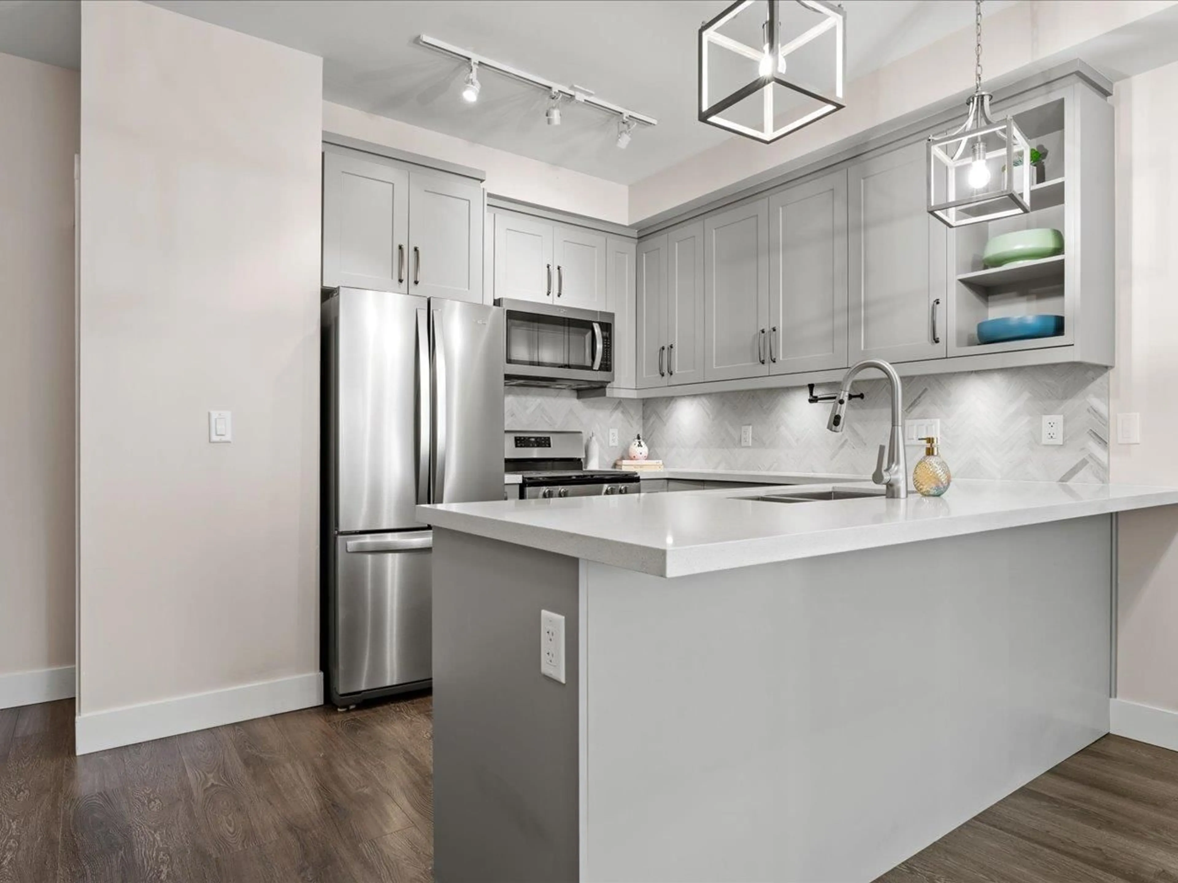 Open concept kitchen, unknown for 101 - 14605 MCDOUGALL DRIVE, Surrey British Columbia V4P0G7