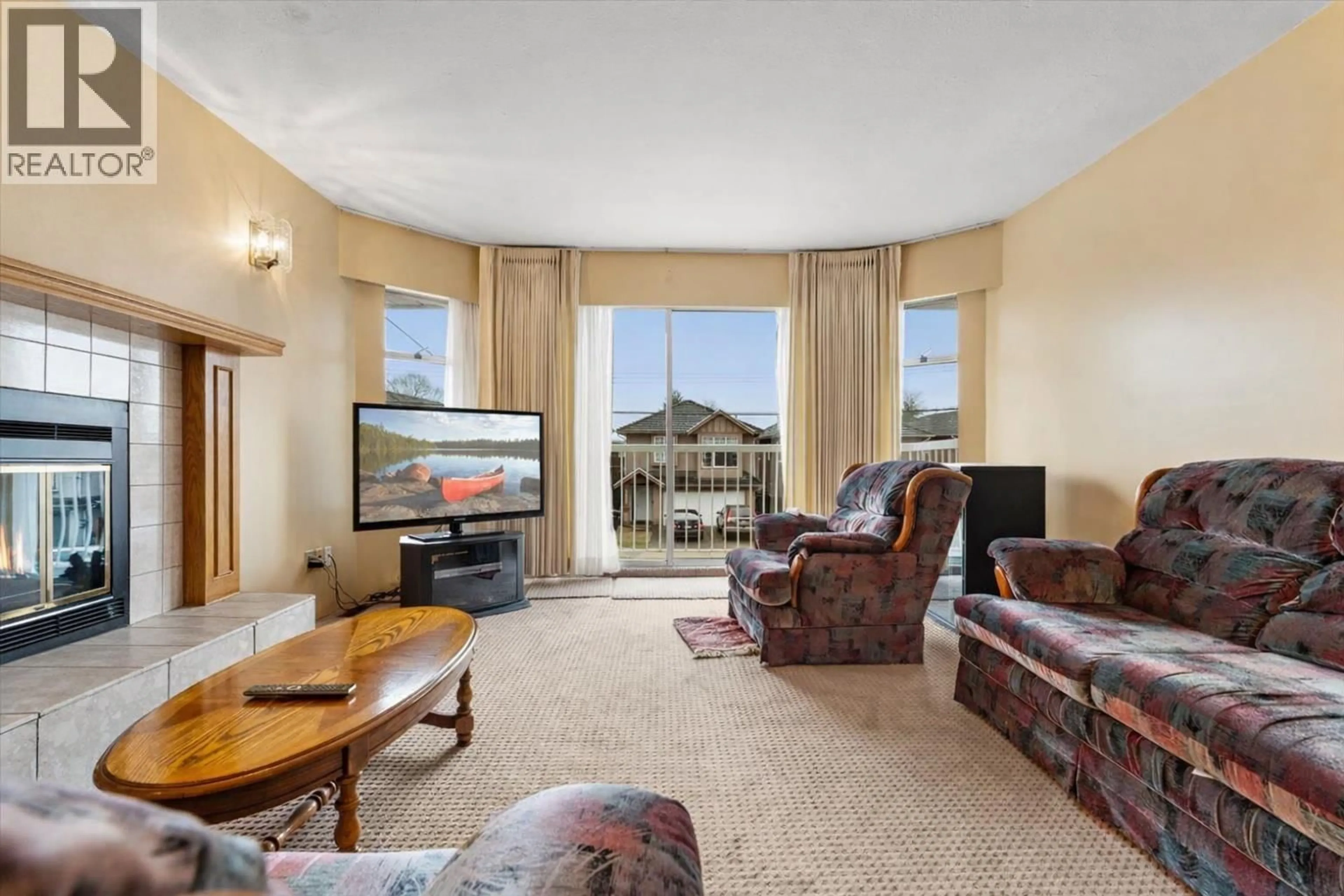 Living room with furniture, unknown for 7477 19TH AVENUE, Burnaby British Columbia V3N1E5