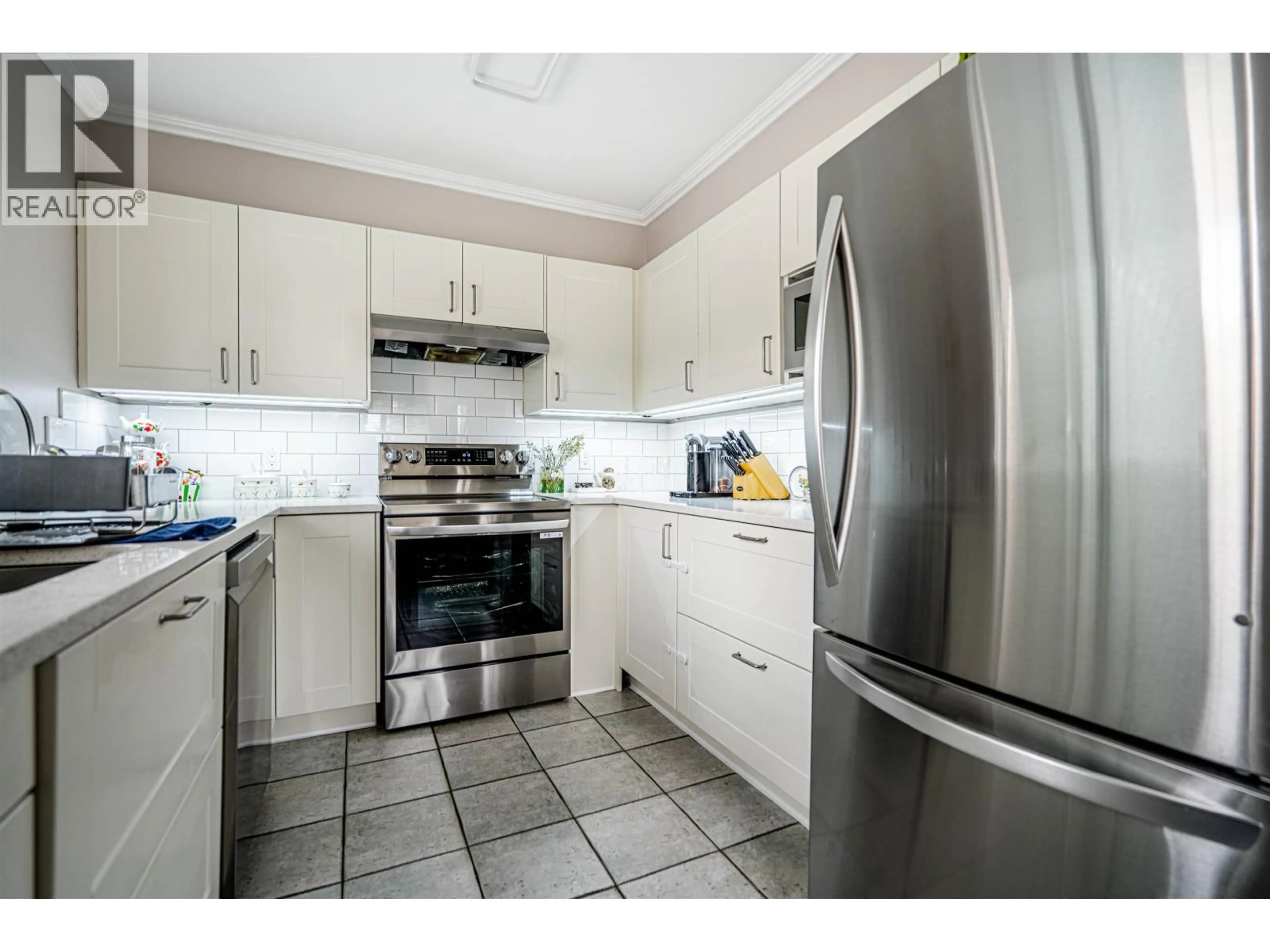 Standard kitchen, unknown for P02 - 223 MOUNTAIN HIGHWAY, North Vancouver British Columbia V7J3V3