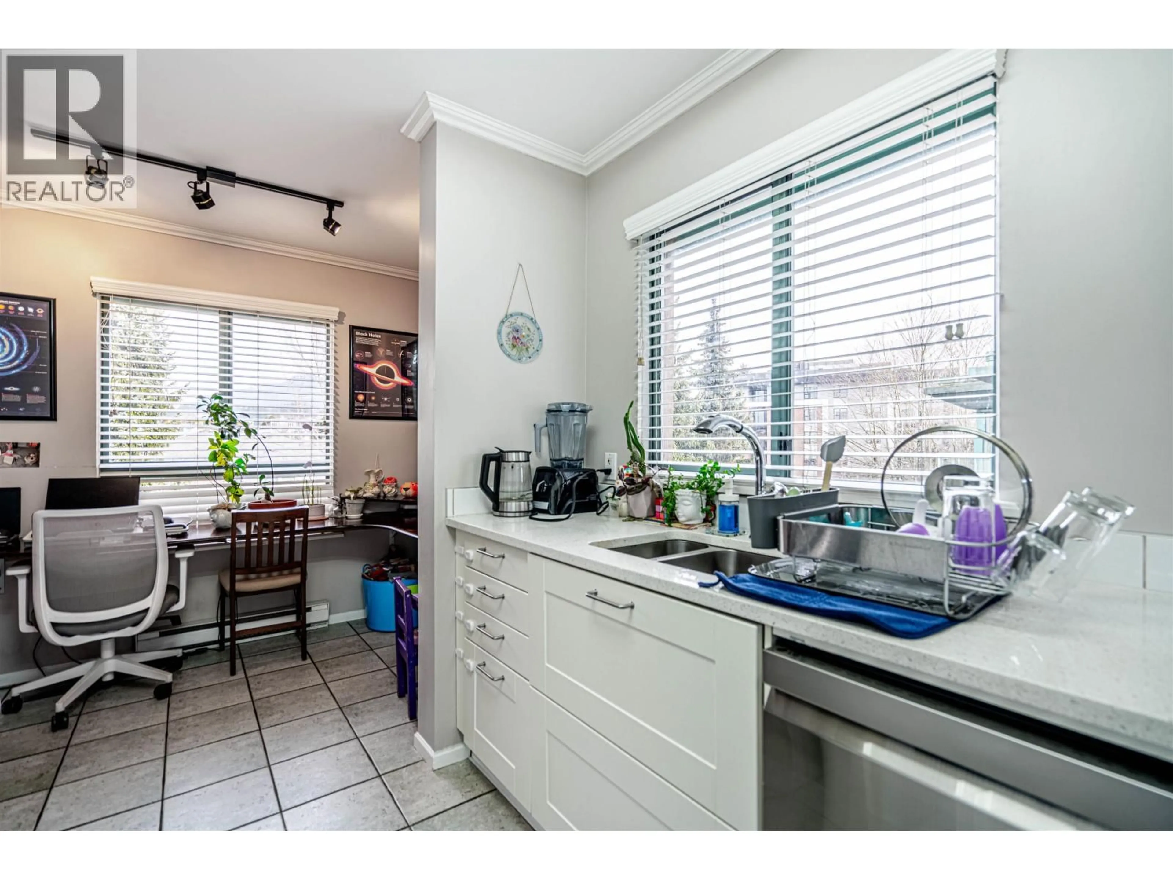 Standard kitchen, unknown for P02 - 223 MOUNTAIN HIGHWAY, North Vancouver British Columbia V7J3V3