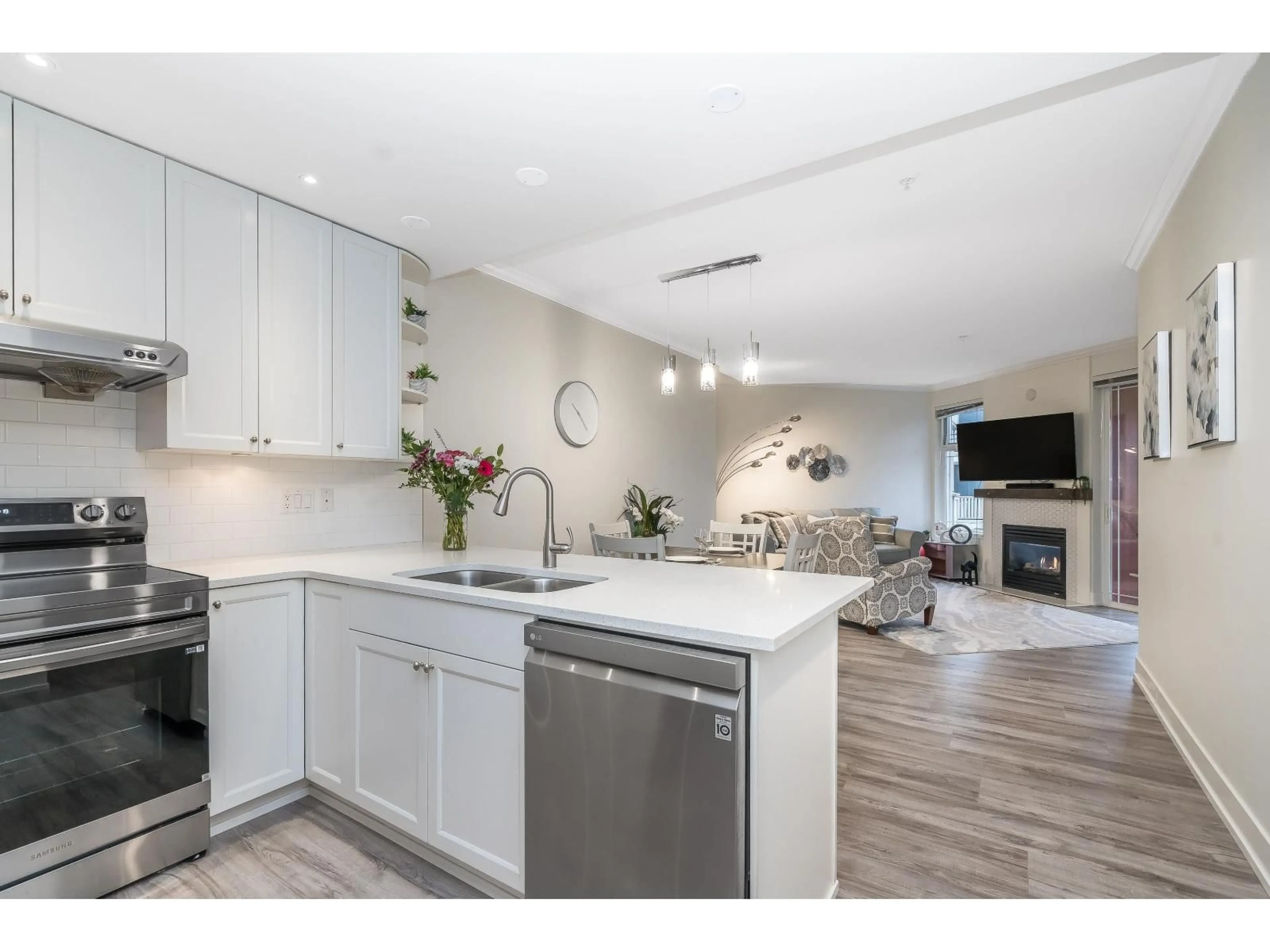 Open concept kitchen, unknown for 209 - 15368 16A AVENUE, Surrey British Columbia V4A1S9