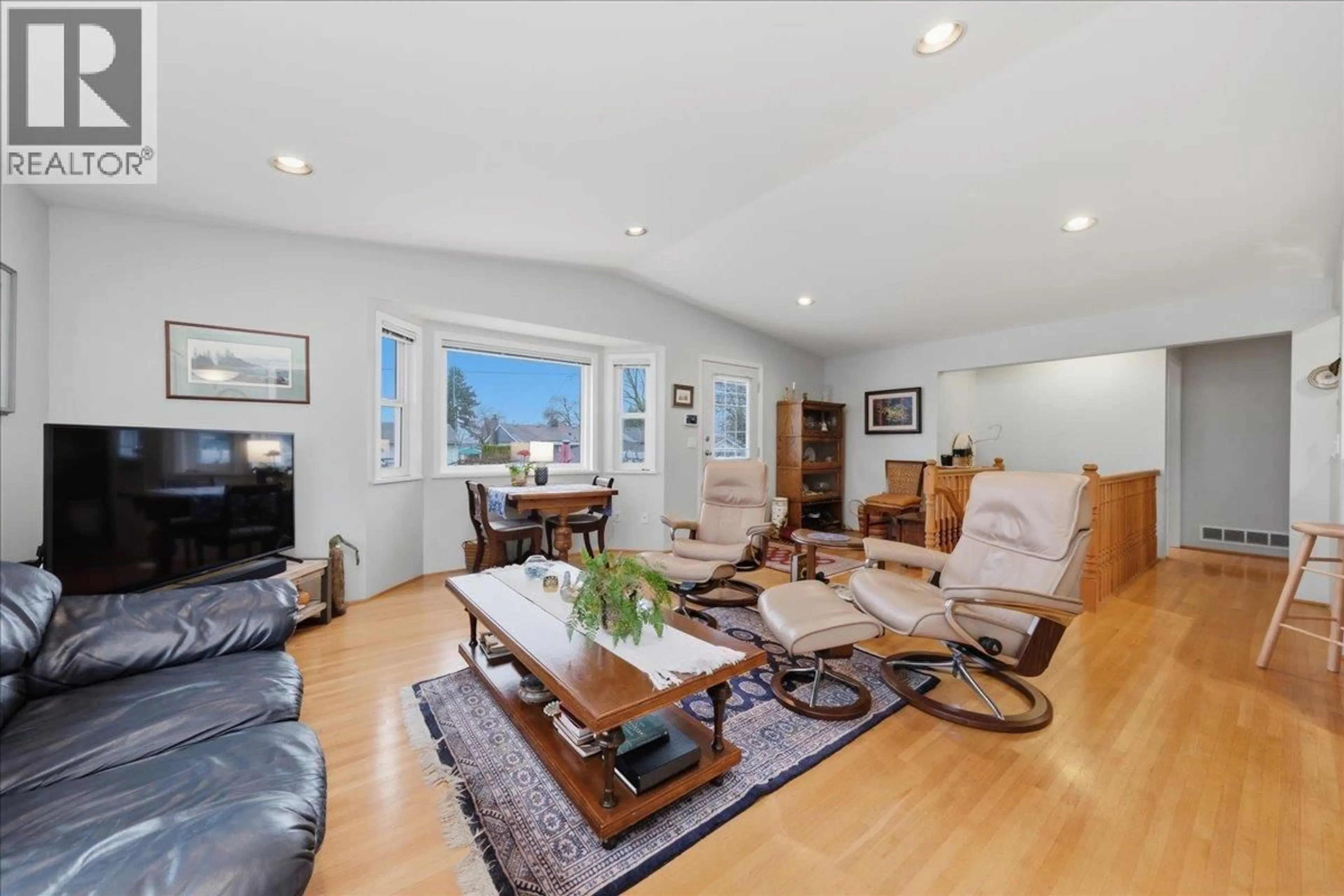 Living room with furniture, unknown for 3776 ARBOR STREET, Burnaby British Columbia V5J1T4