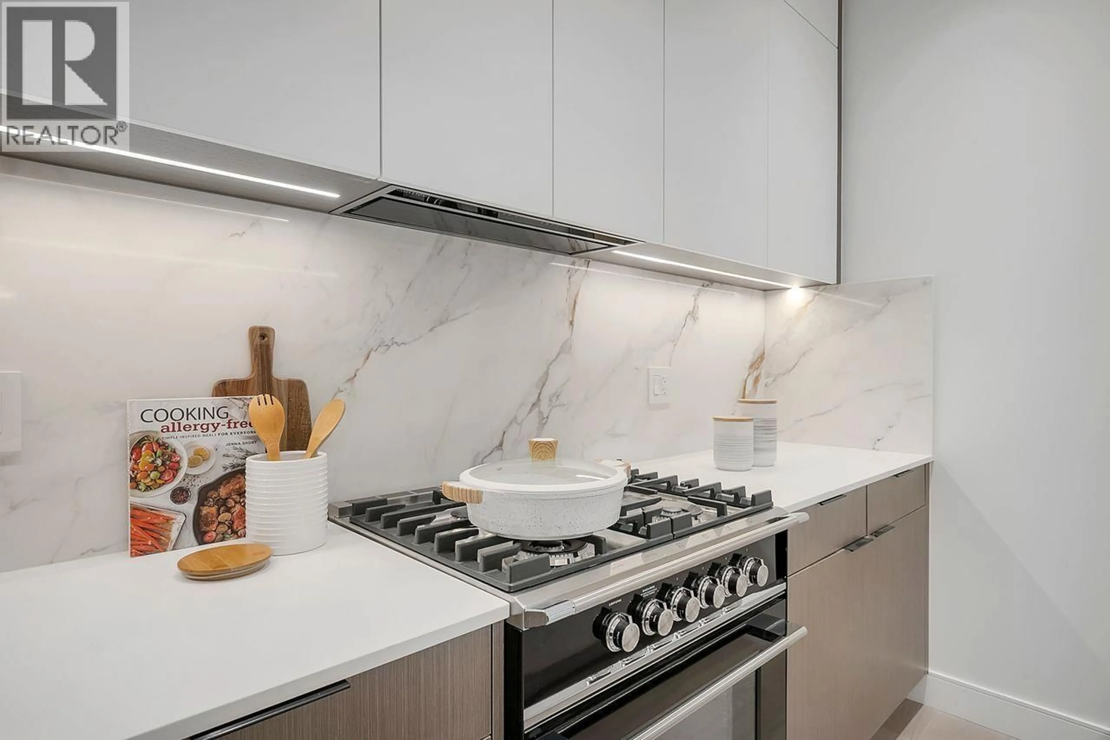 Contemporary kitchen, ceramic/tile floor for 1 - 4023 18TH AVENUE, Vancouver British Columbia V6S1B9