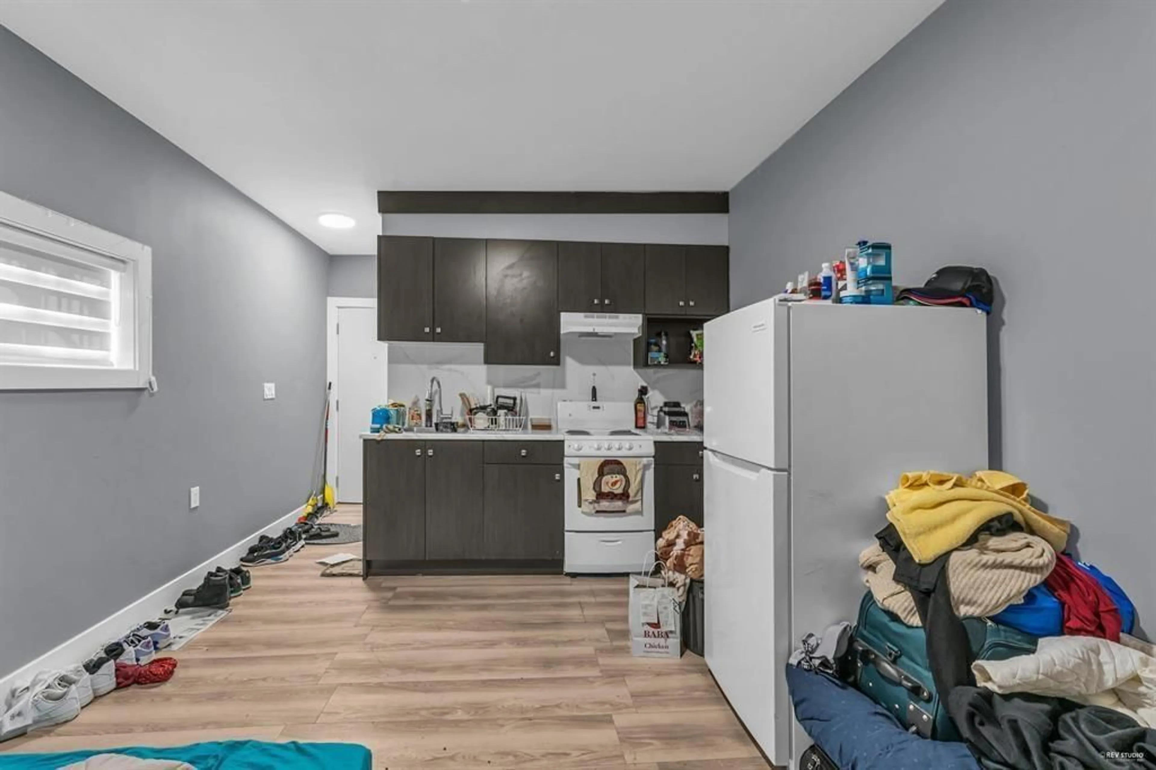 Standard kitchen, unknown for 13572 68 AVENUE, Surrey British Columbia V3W2G3