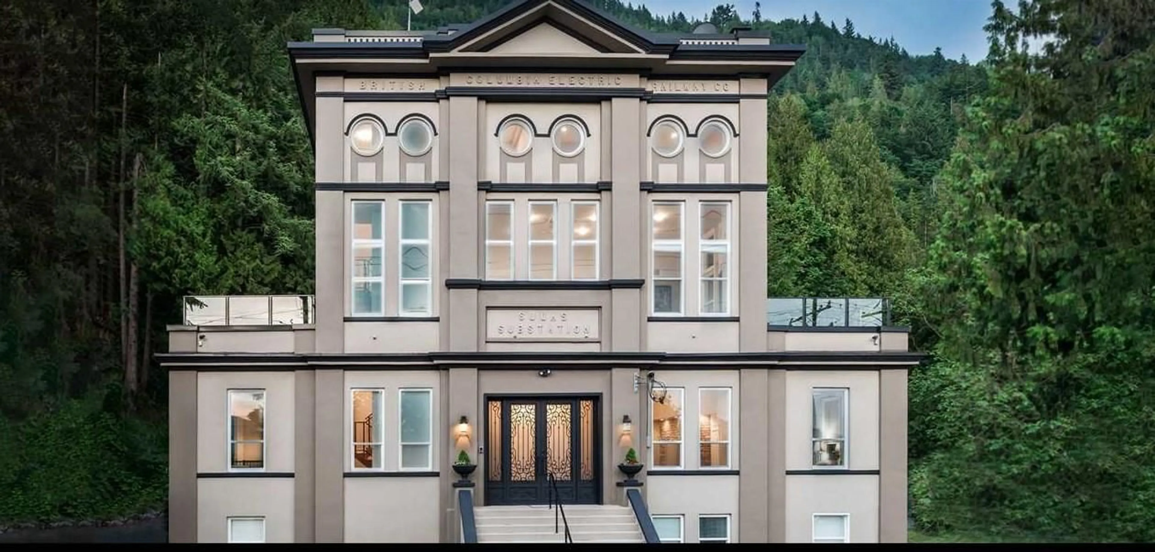 Indoor foyer for 39623 OLD YALE ROAD, Abbotsford British Columbia V3G1X7