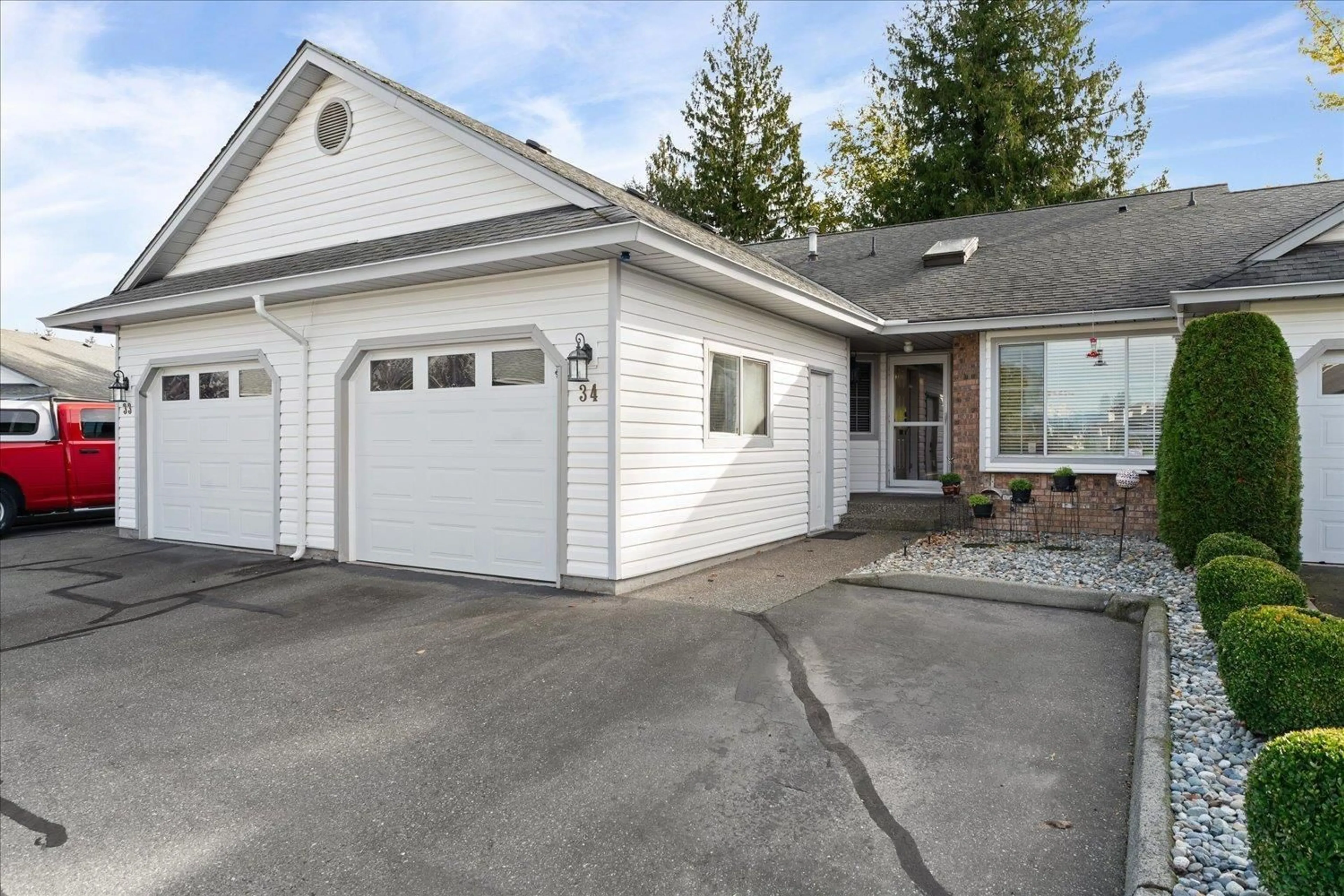 Indoor garage for 34 - 33922 KING ROAD, Abbotsford British Columbia V2S7N1