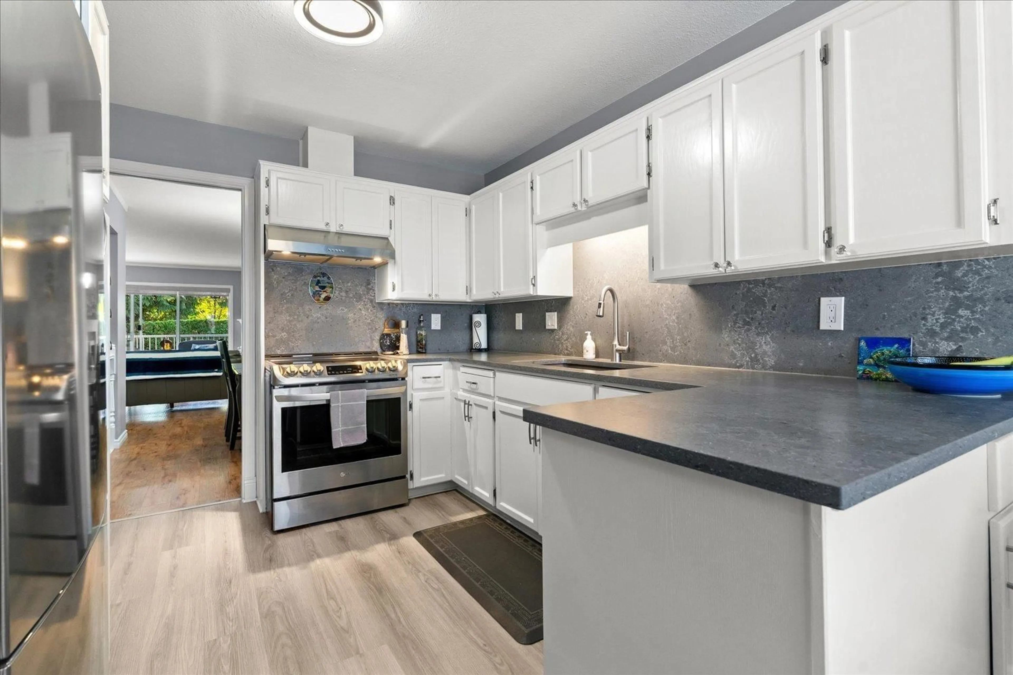 Standard kitchen, unknown for 34 - 33922 KING ROAD, Abbotsford British Columbia V2S7N1