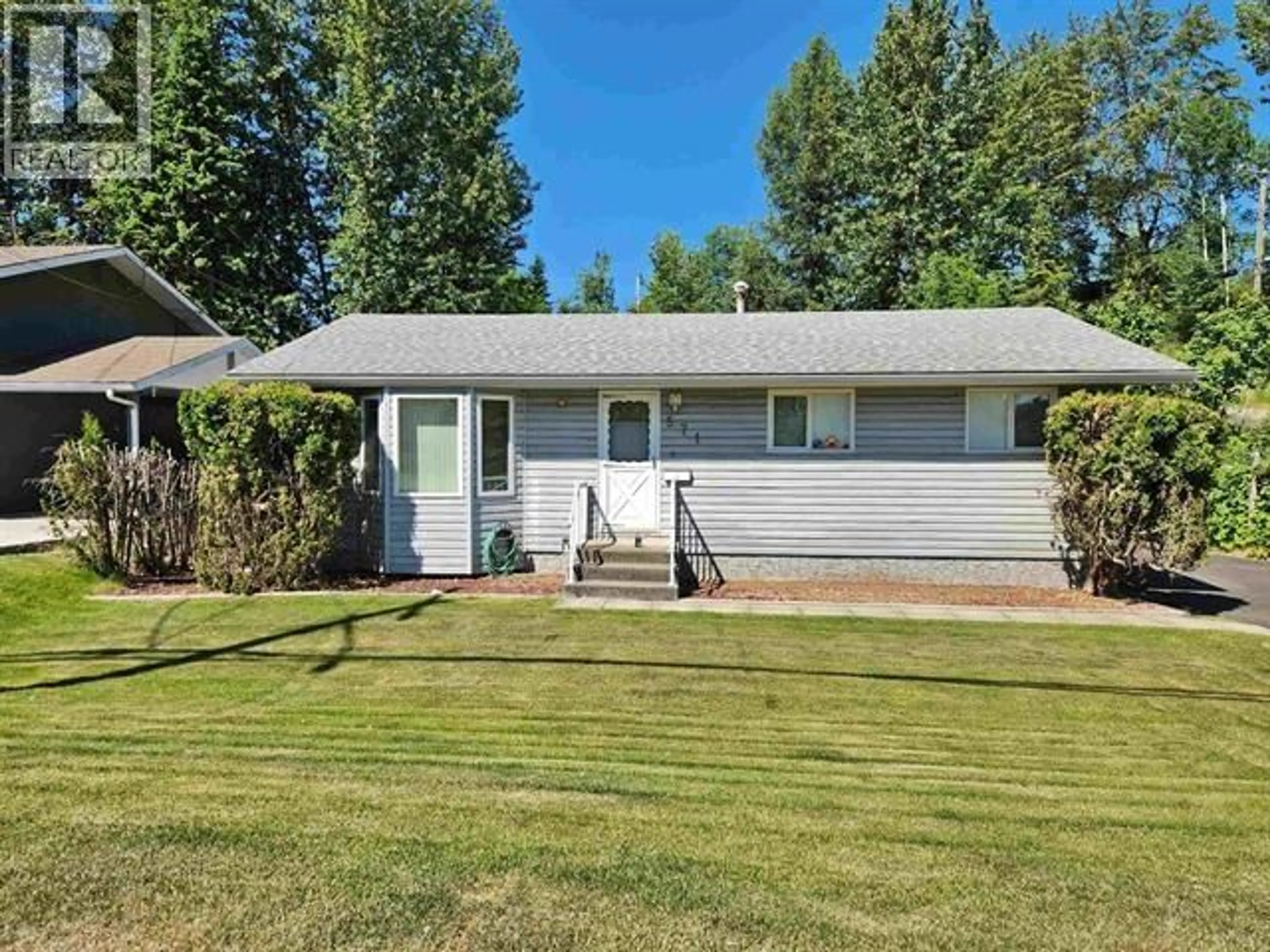 Home with vinyl exterior material, street for 571 PERRY STREET, Quesnel British Columbia V2J1P1