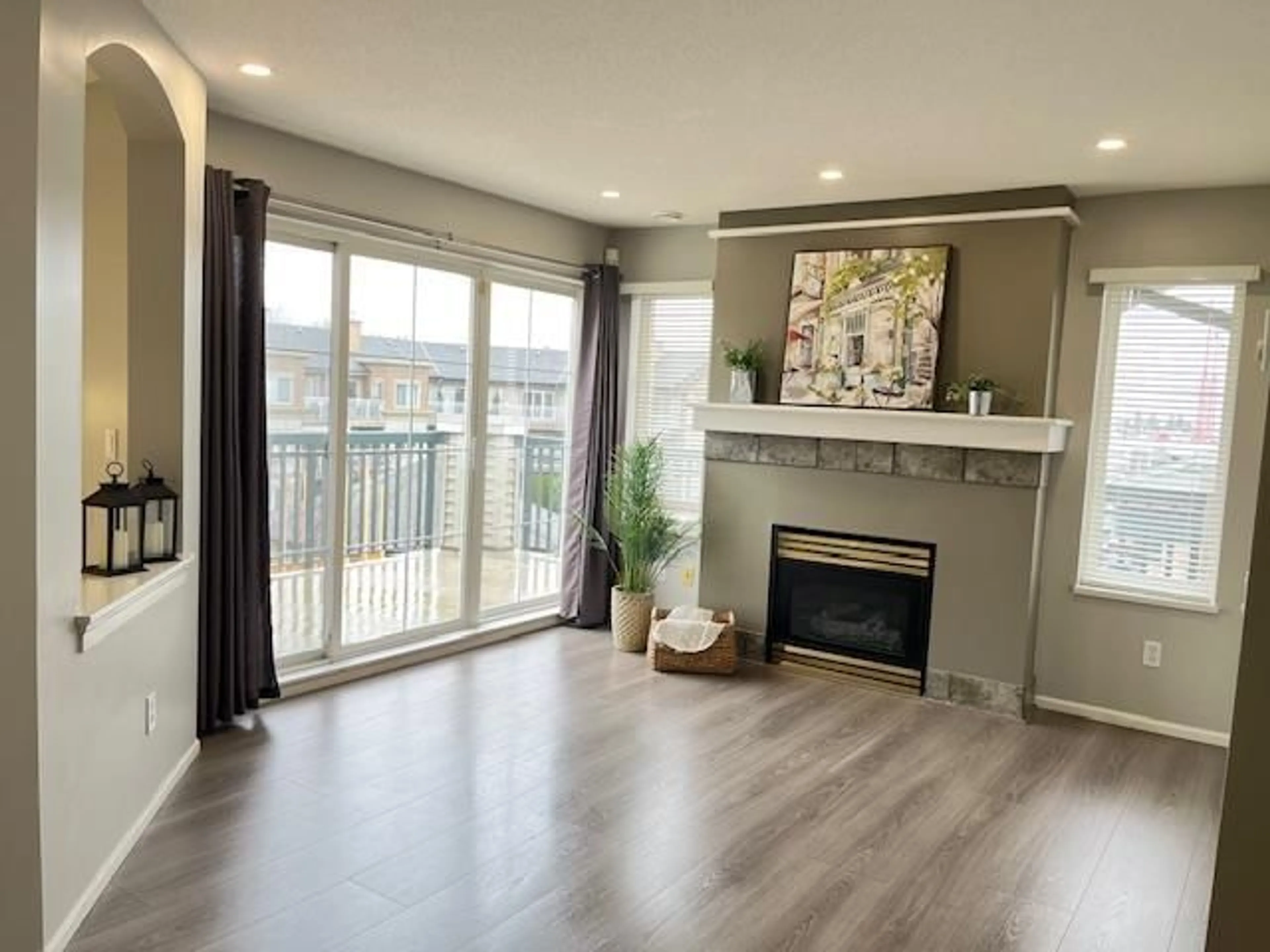 Living room with furniture, wood/laminate floor for 305 - 6336 197 STREET, Langley British Columbia V2Y2T7