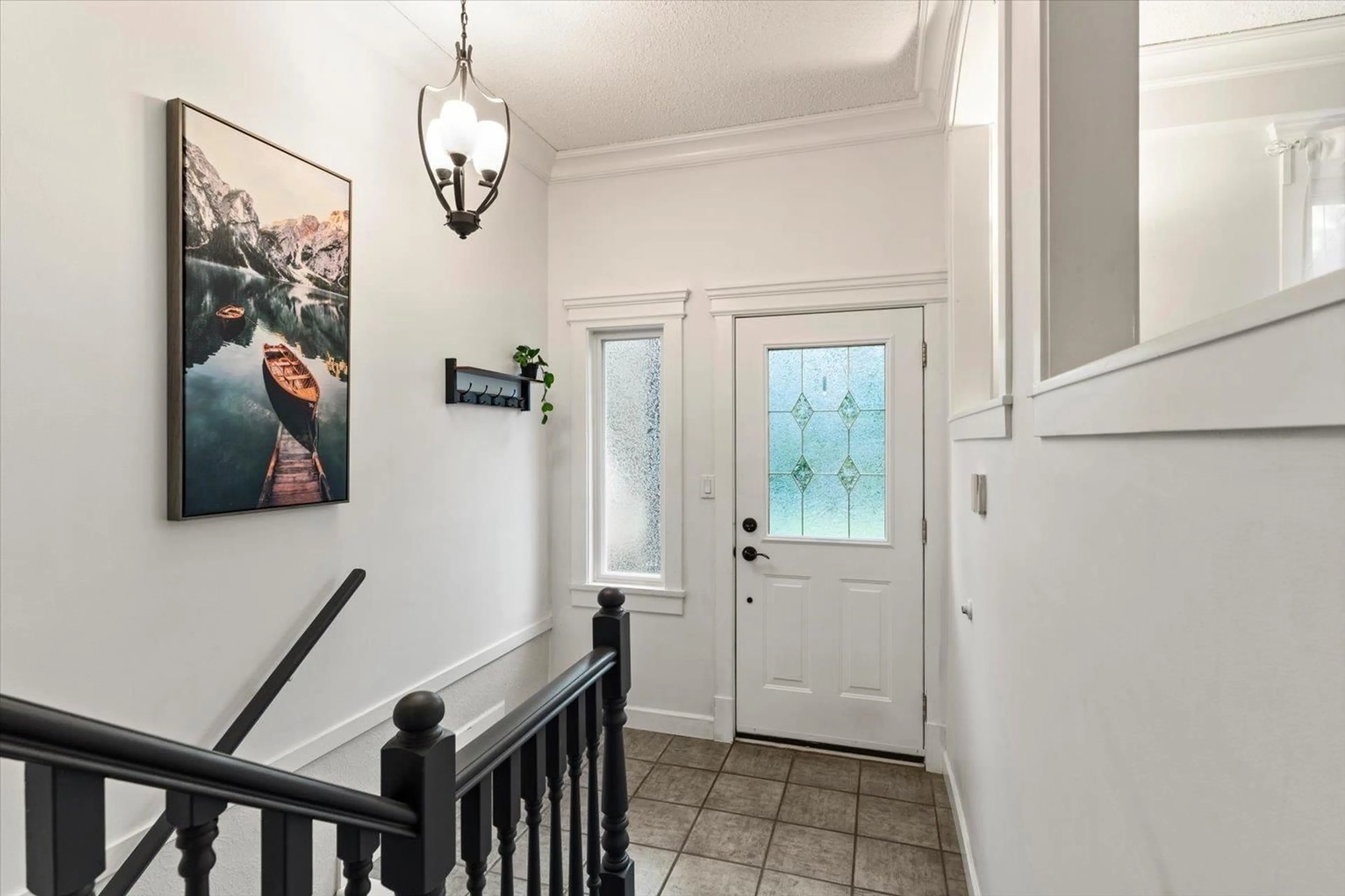 Indoor entryway for 32562 FLEMING AVENUE, Mission British Columbia V2V2G9