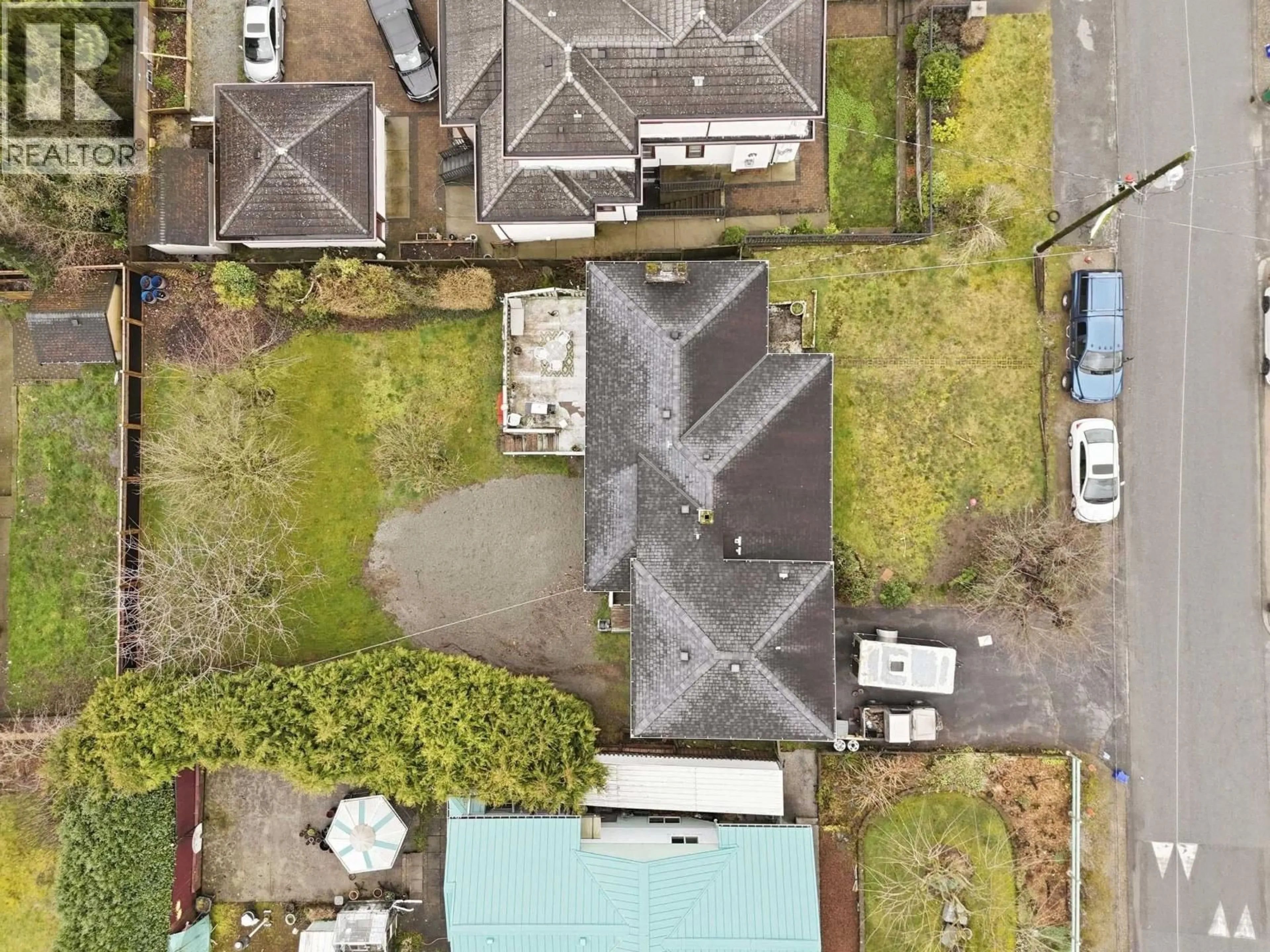 A pic from outside/outdoor area/front of a property/back of a property/a pic from drone, street for 4258 IRMIN STREET, Burnaby British Columbia V5J1X5