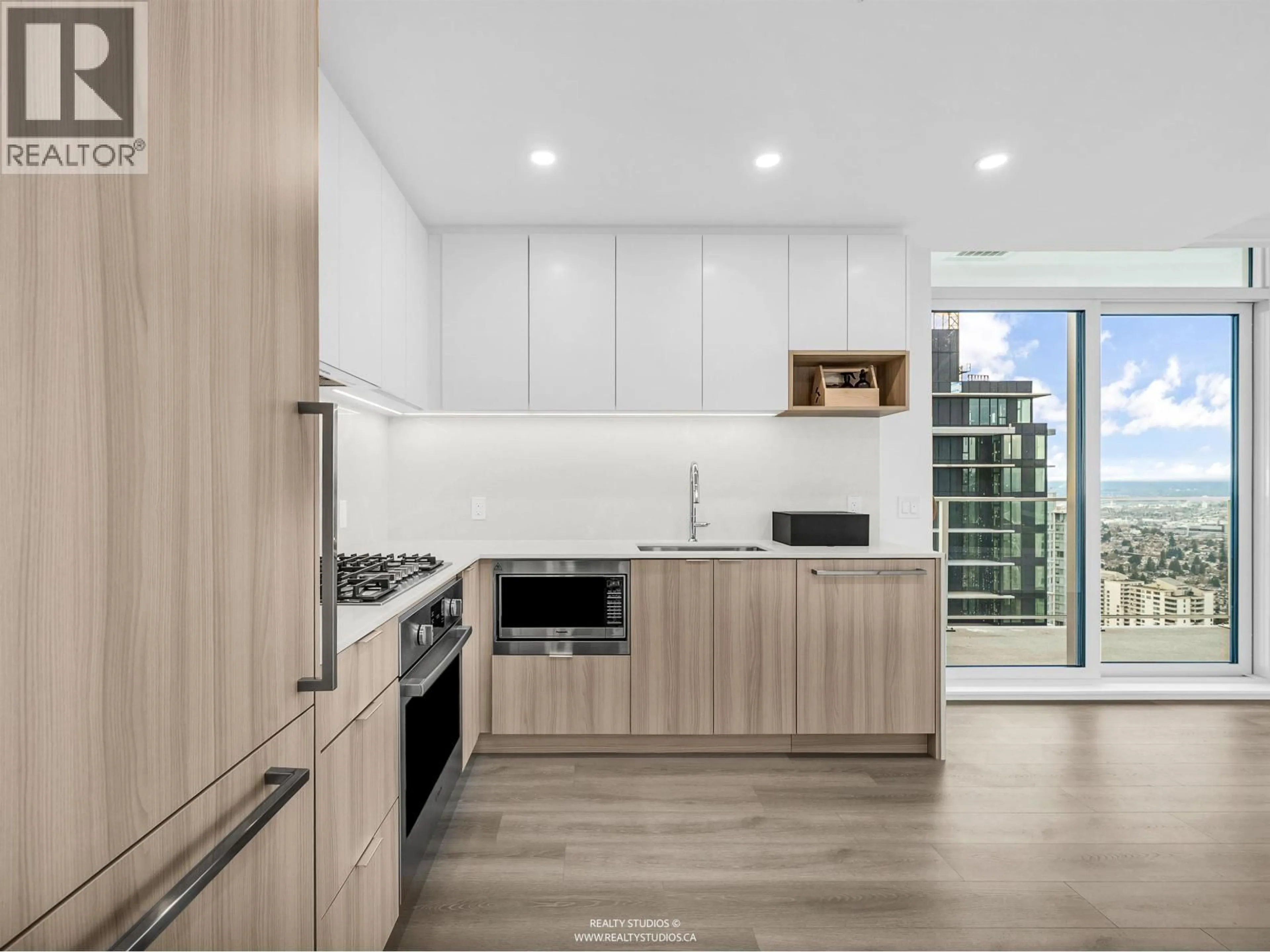 Unknown for 3501 - 6075 WILSON AVENUE, Burnaby British Columbia V5H2R5