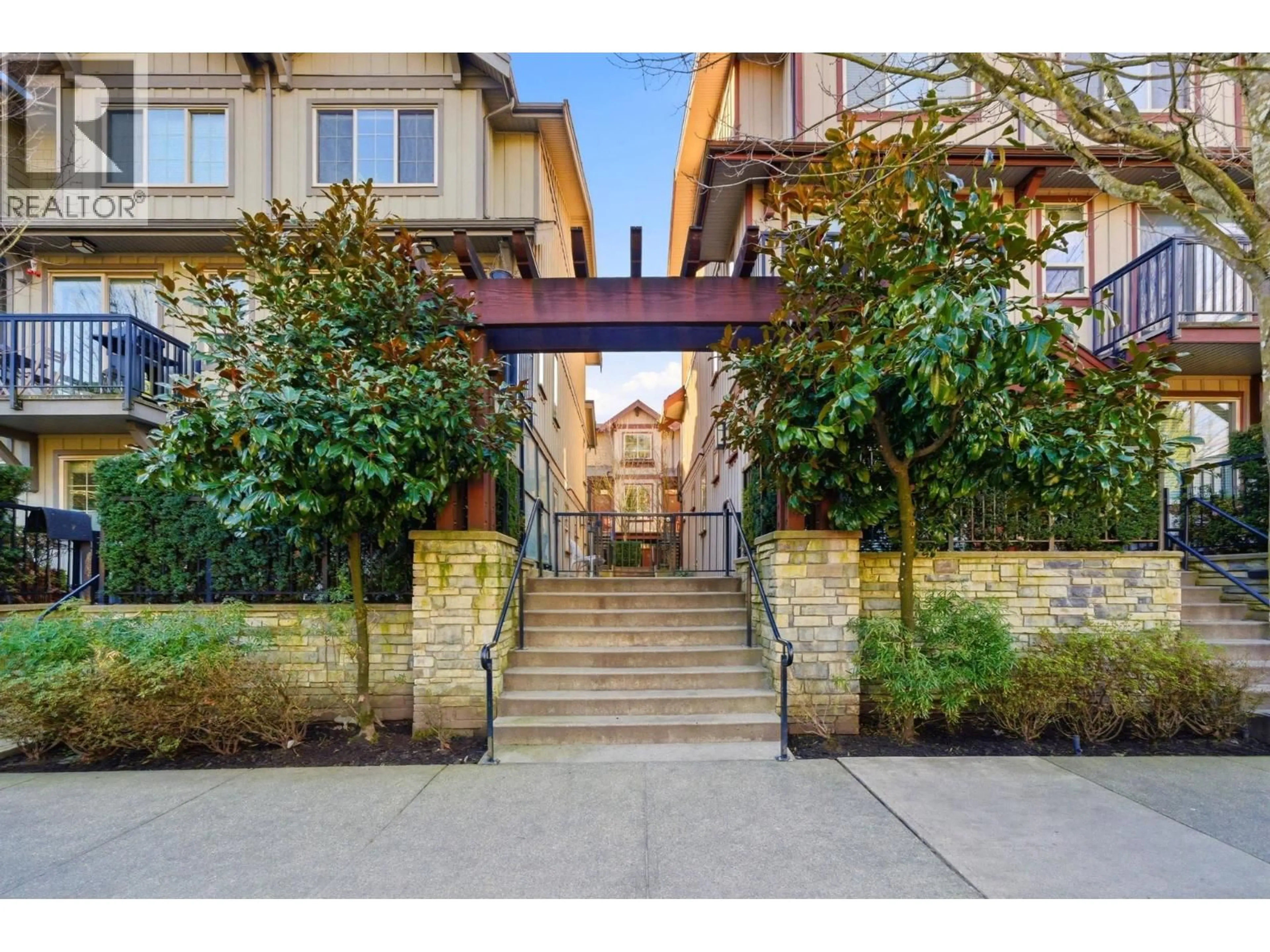 Indoor entryway for 54 - 433 SEYMOUR RIVER PLACE, North Vancouver British Columbia V7B0B8