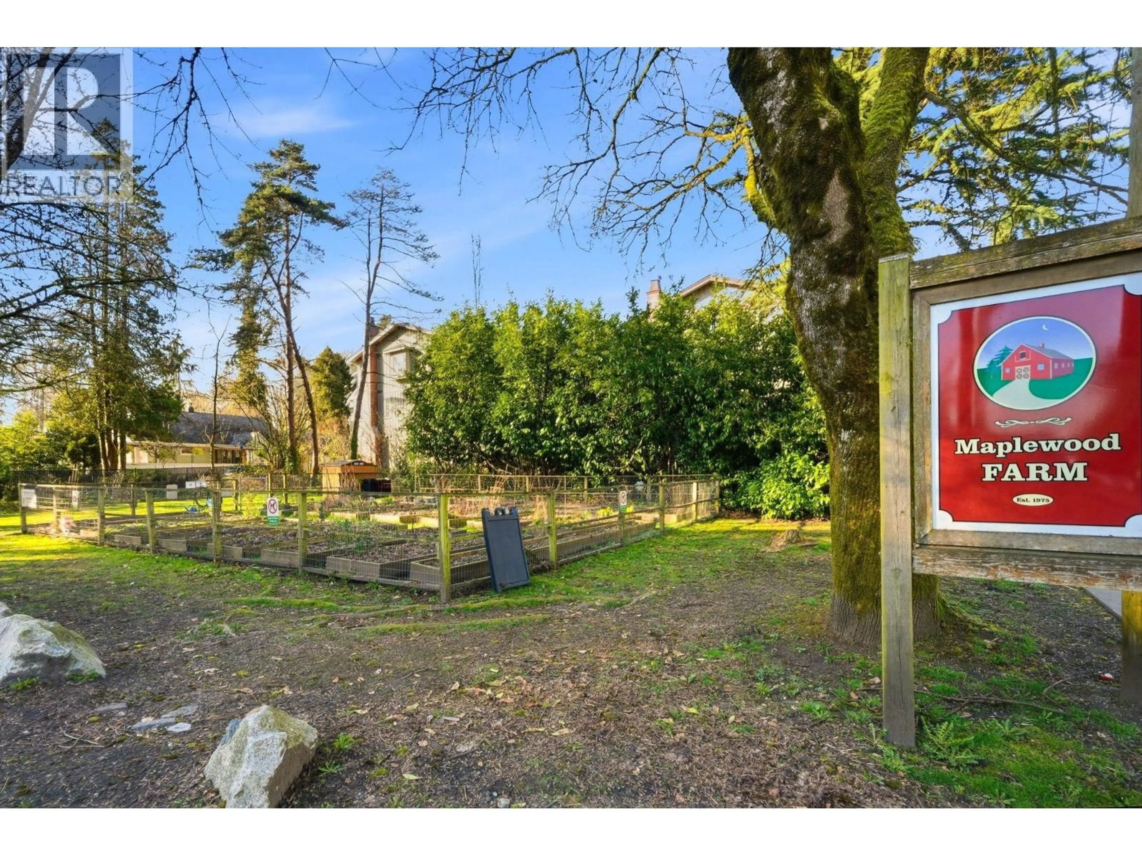 A pic from outside/outdoor area/front of a property/back of a property/a pic from drone, unknown for 54 - 433 SEYMOUR RIVER PLACE, North Vancouver British Columbia V7B0B8