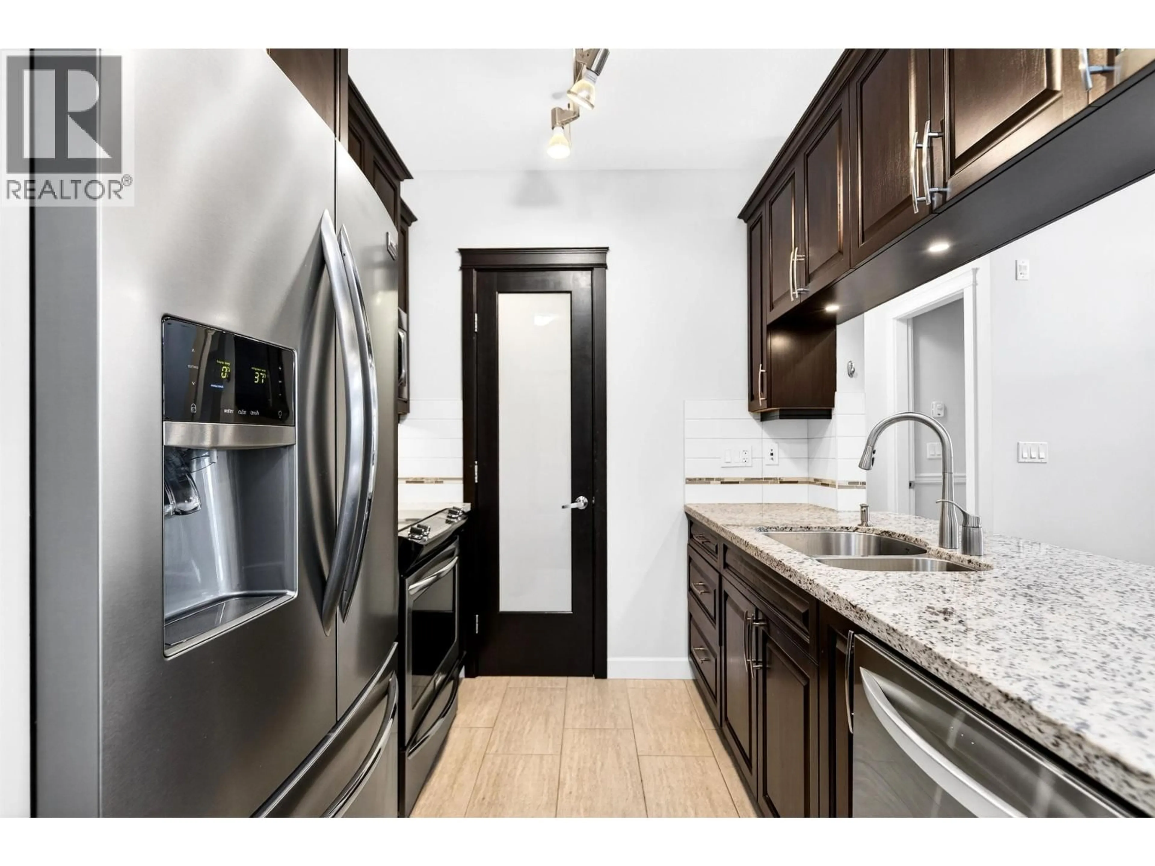 Standard kitchen, unknown for 306 - 12635 190A STREET, Pitt Meadows British Columbia V3Y0E8