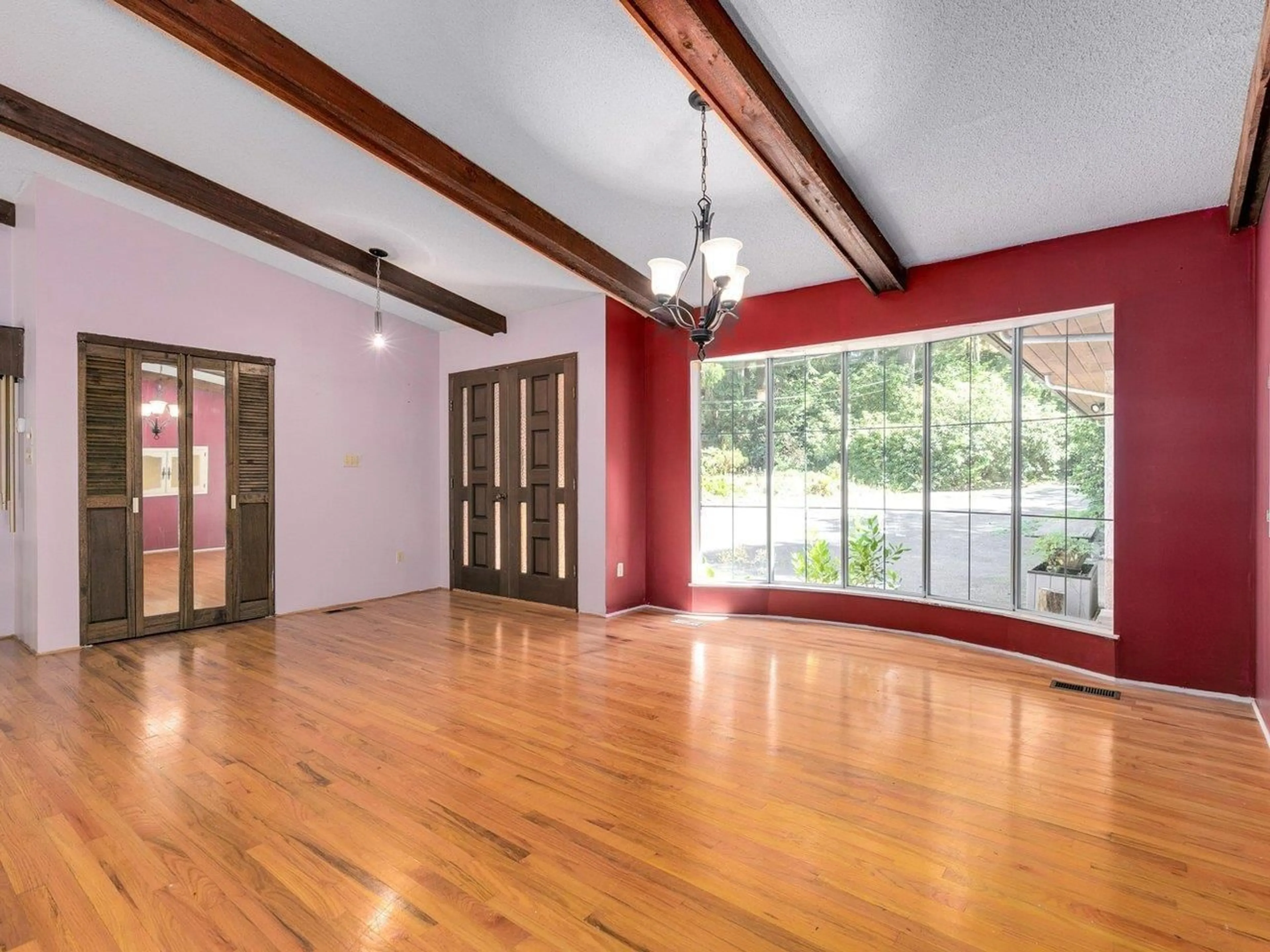 Indoor foyer for 13563 28 AVENUE, Surrey British Columbia V4P1X2