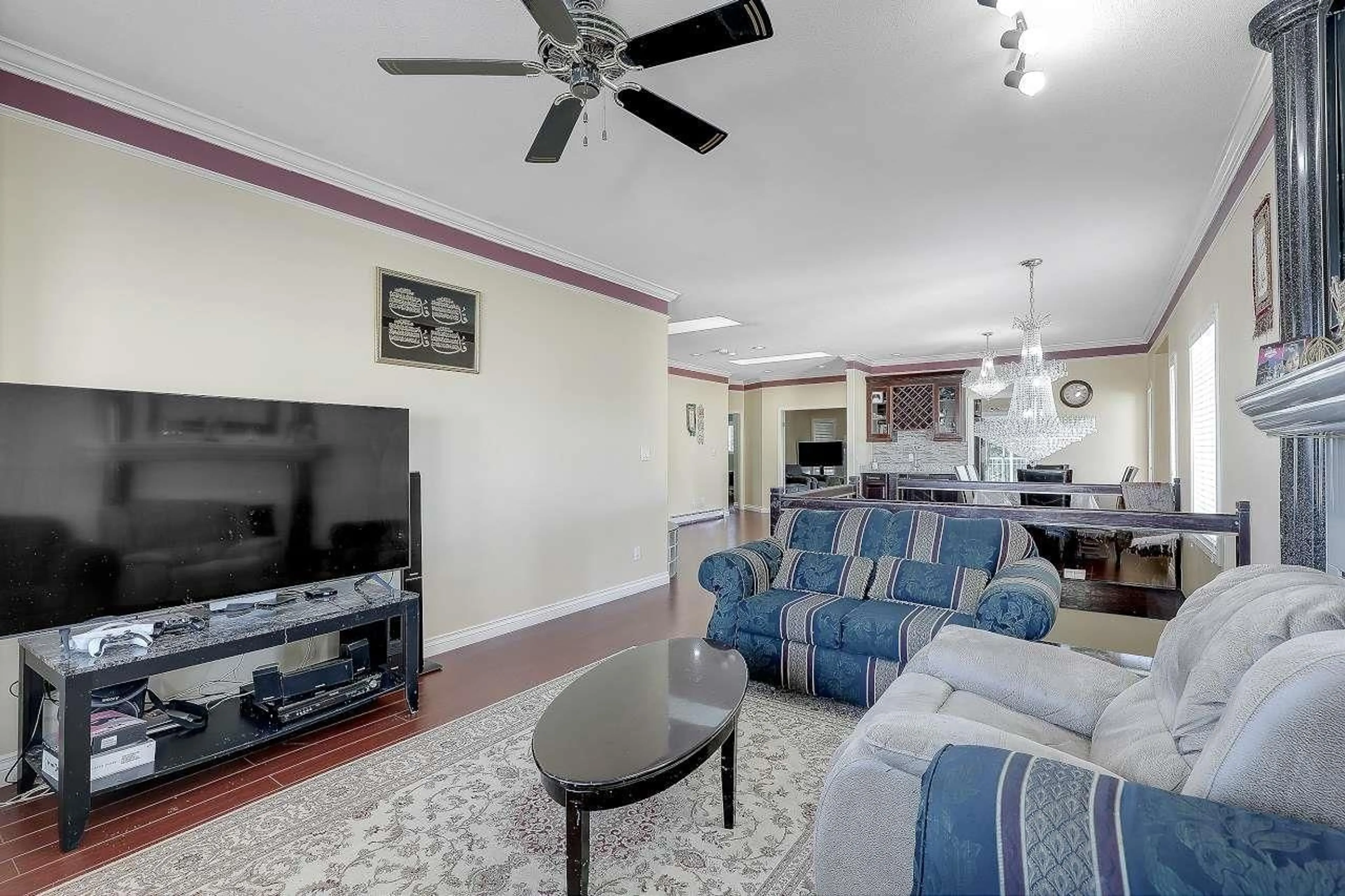 Living room with furniture, unknown for 7563 127 STREET, Surrey British Columbia V3W0G2