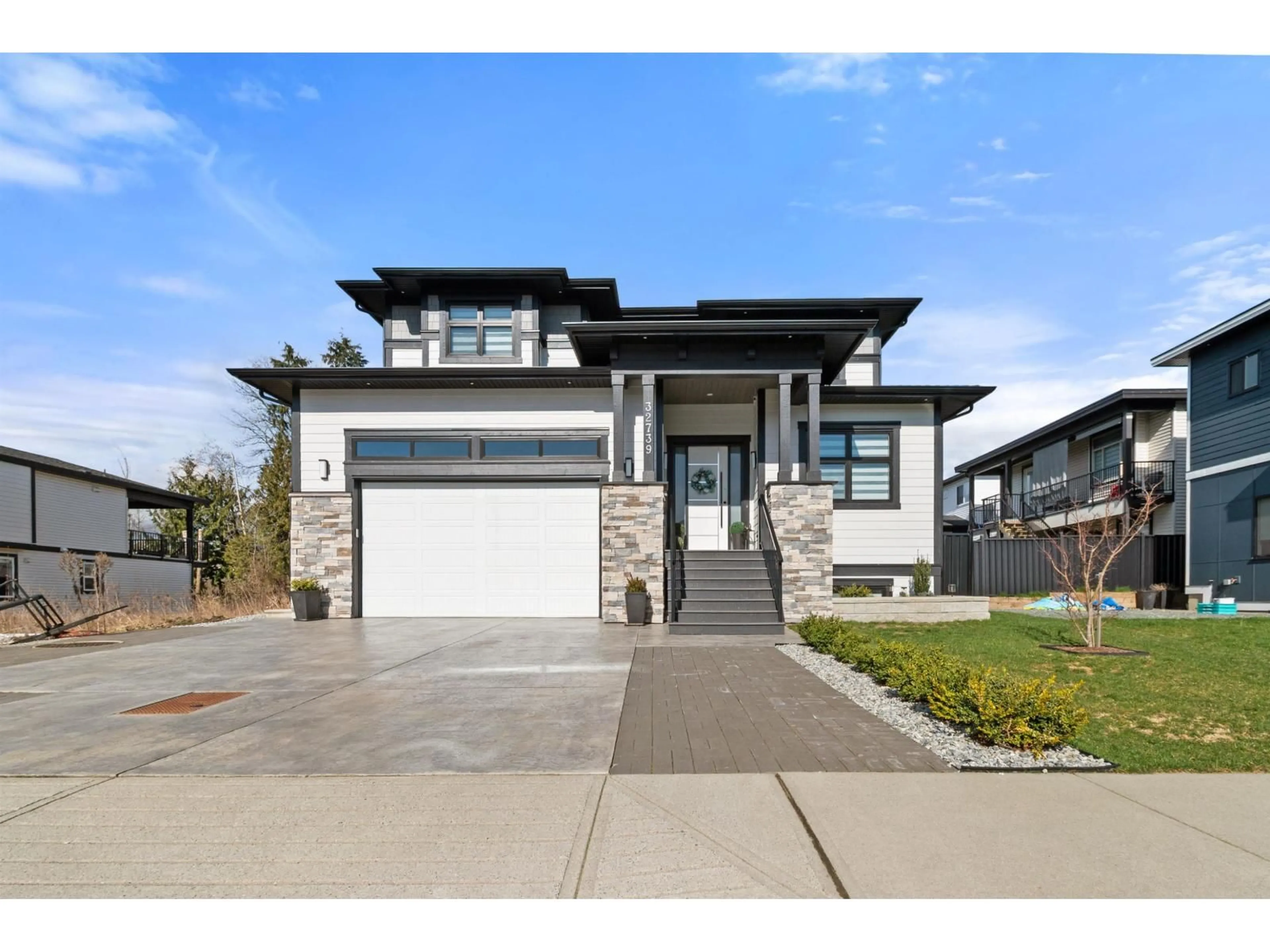 Home with vinyl exterior material, street for 32739 CUNNIGHAM AVENUE, Mission British Columbia V4S0E5