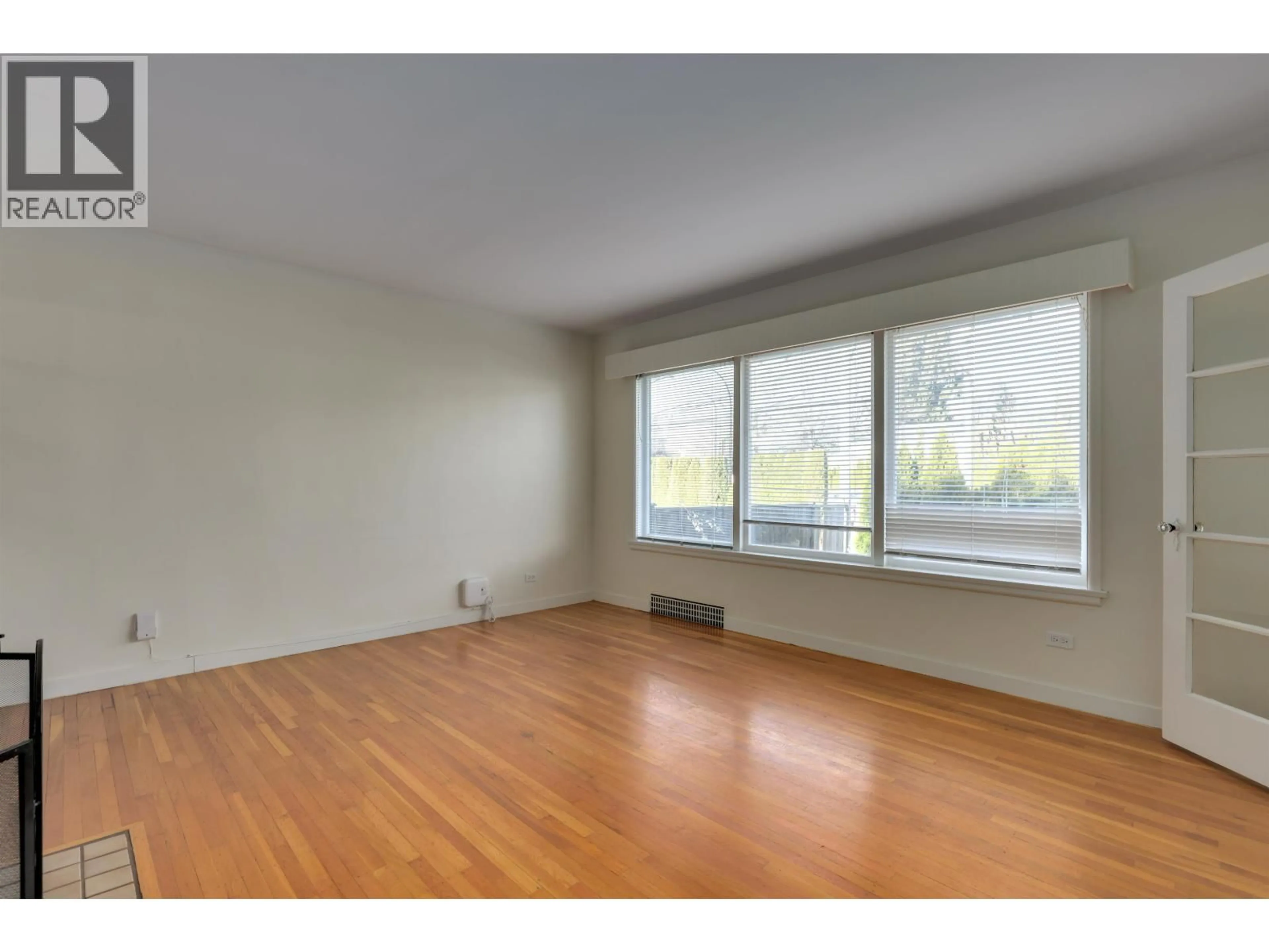A pic of a room for 509 KEITH ROAD, North Vancouver British Columbia V7L1W3