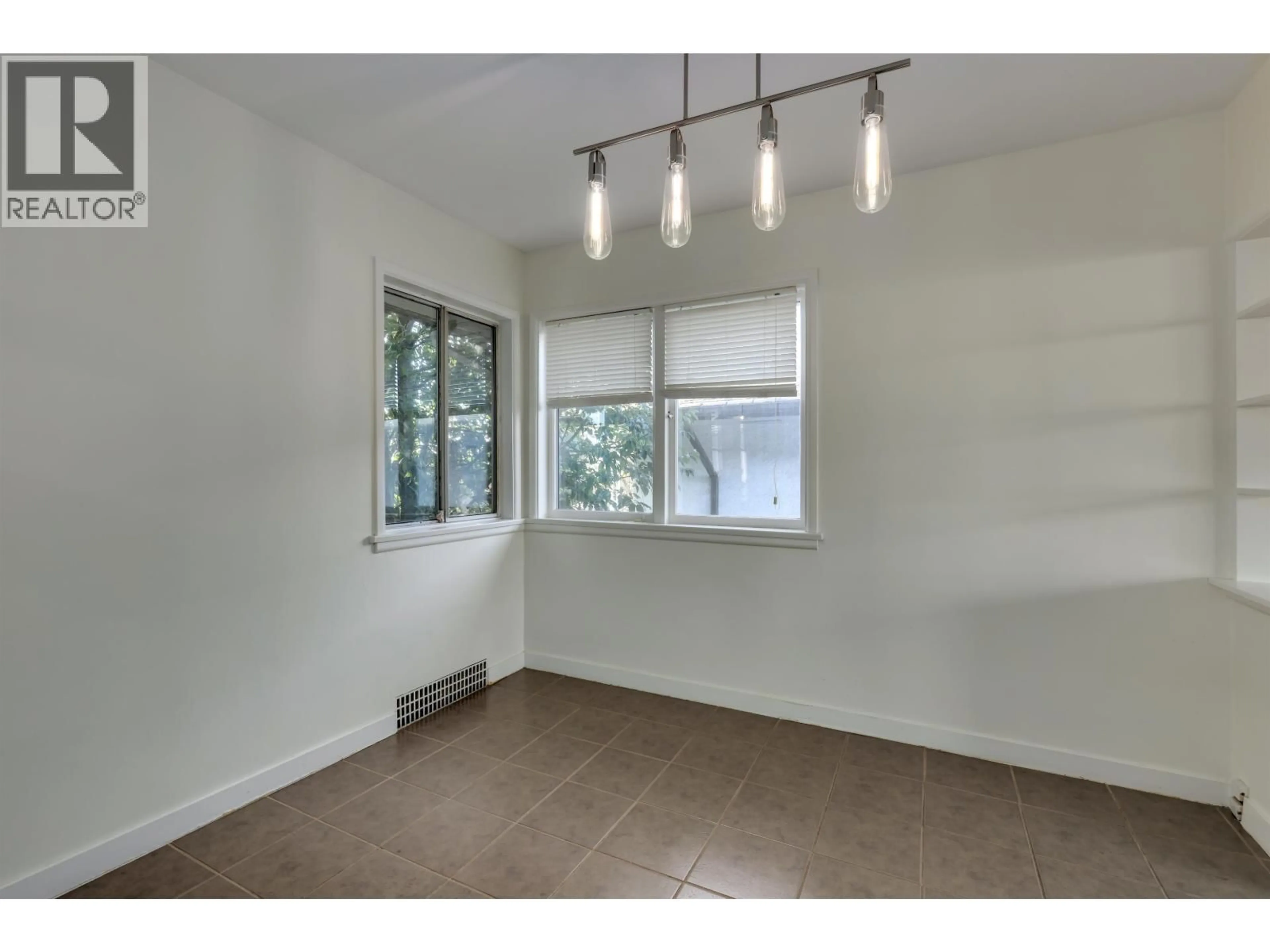 A pic of a room for 509 KEITH ROAD, North Vancouver British Columbia V7L1W3